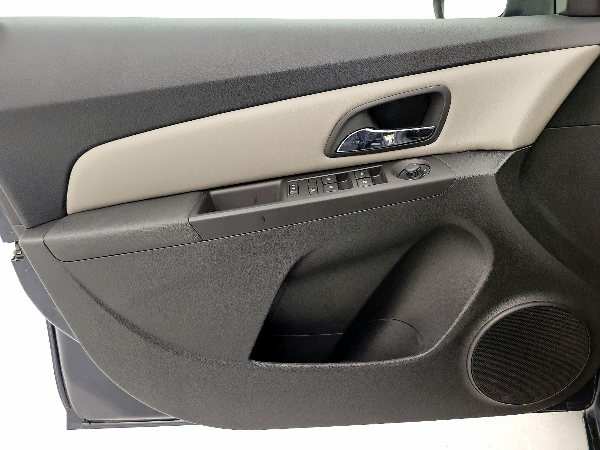 Thumbnail: 2015 Chevrolet Cruze - 12