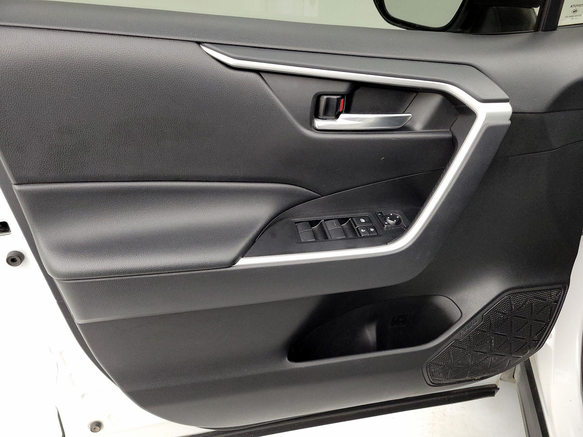 Thumbnail: 2021 Toyota RAV4 - 12