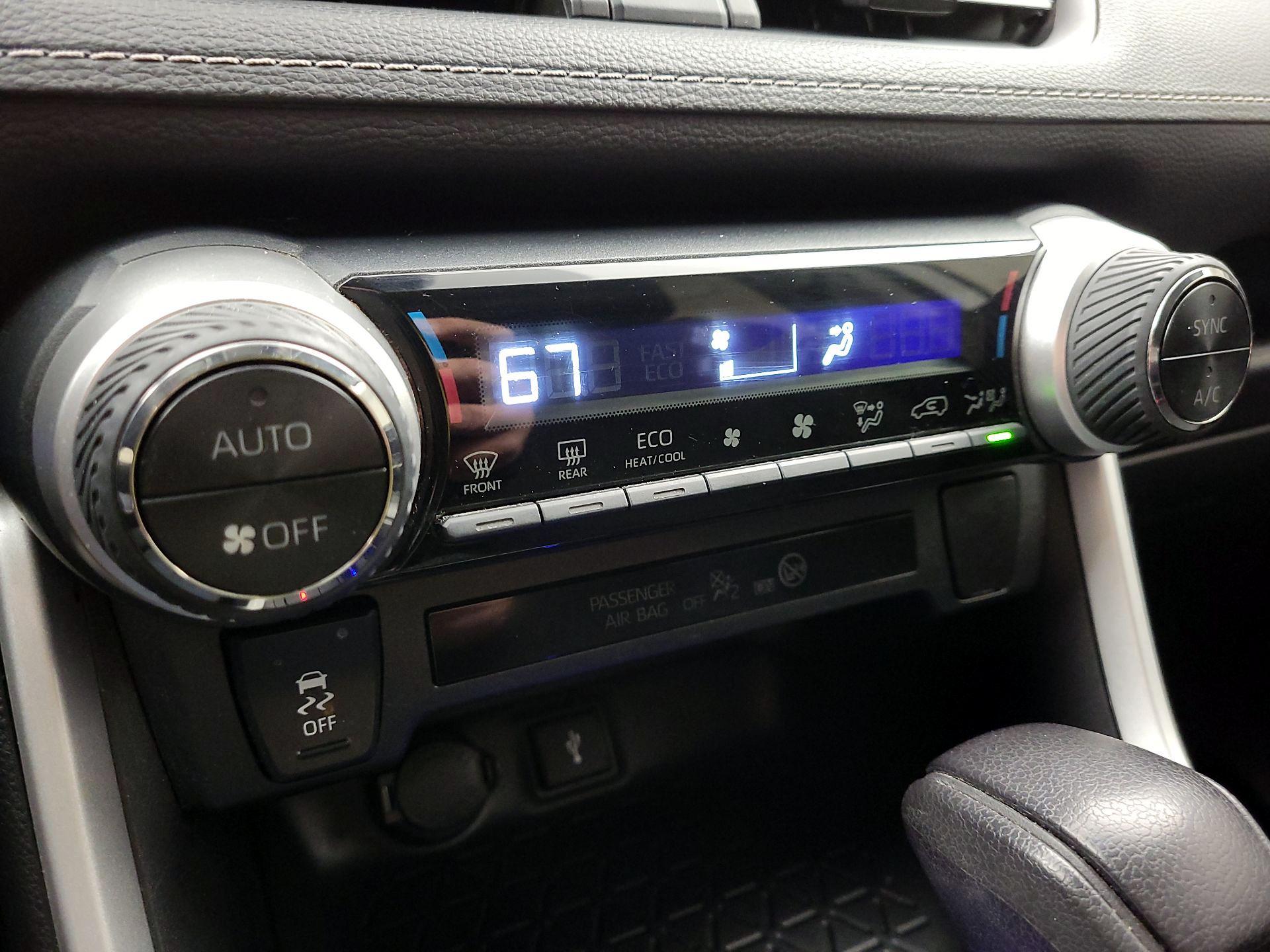 Thumbnail: 2021 Toyota RAV4 - 16