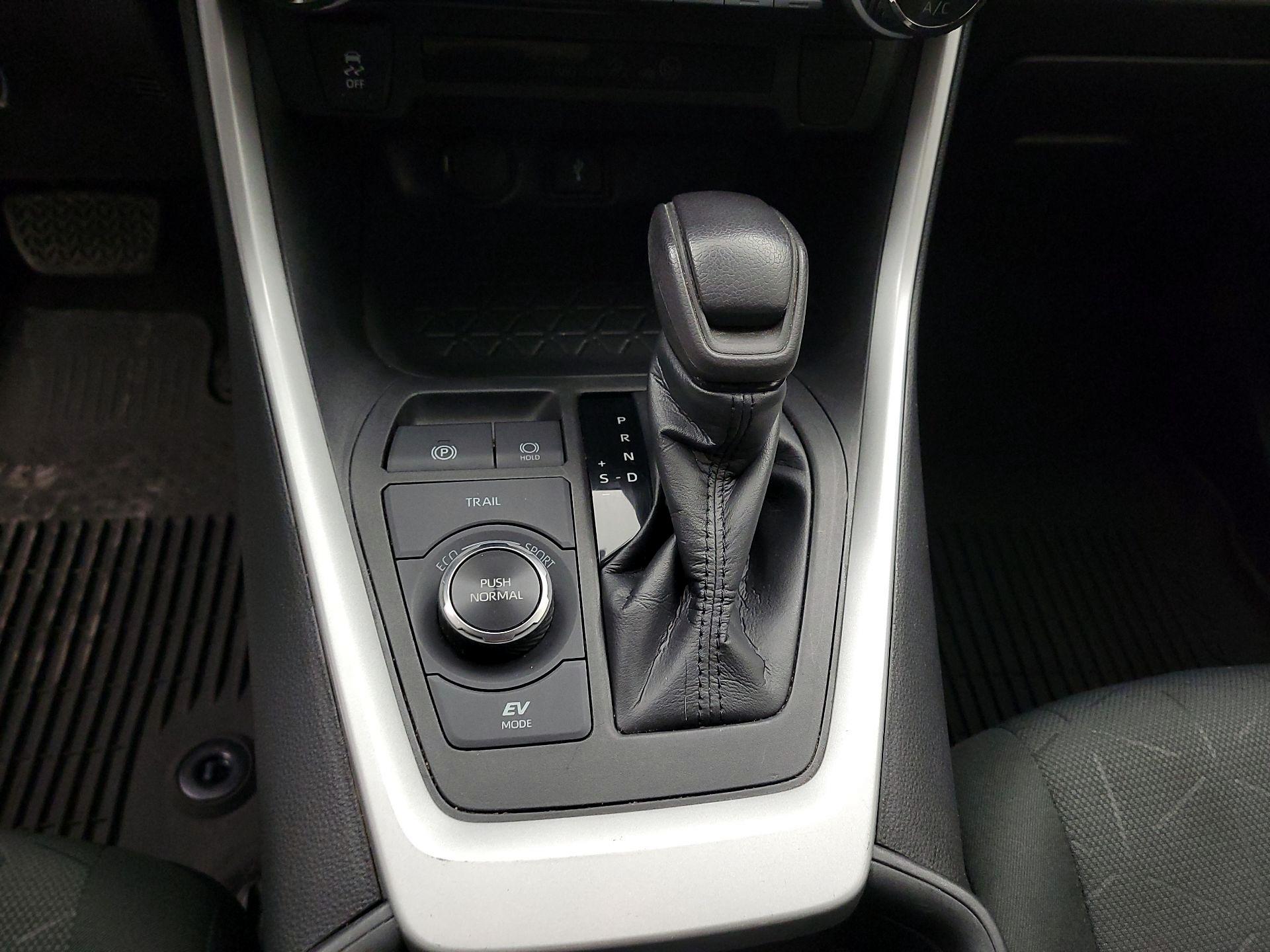 Thumbnail: 2021 Toyota RAV4 - 17