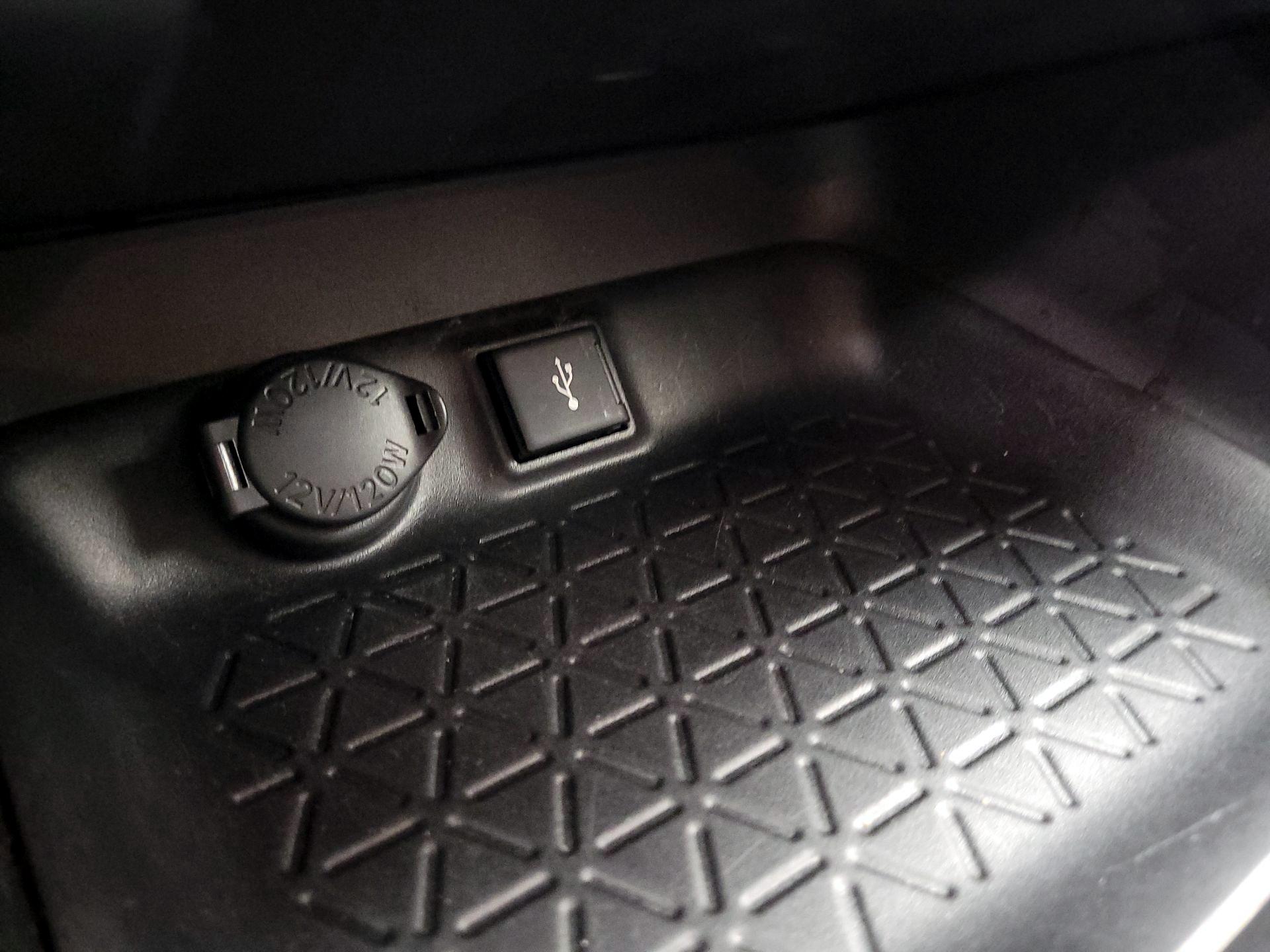 Thumbnail: 2021 Toyota RAV4 - 18