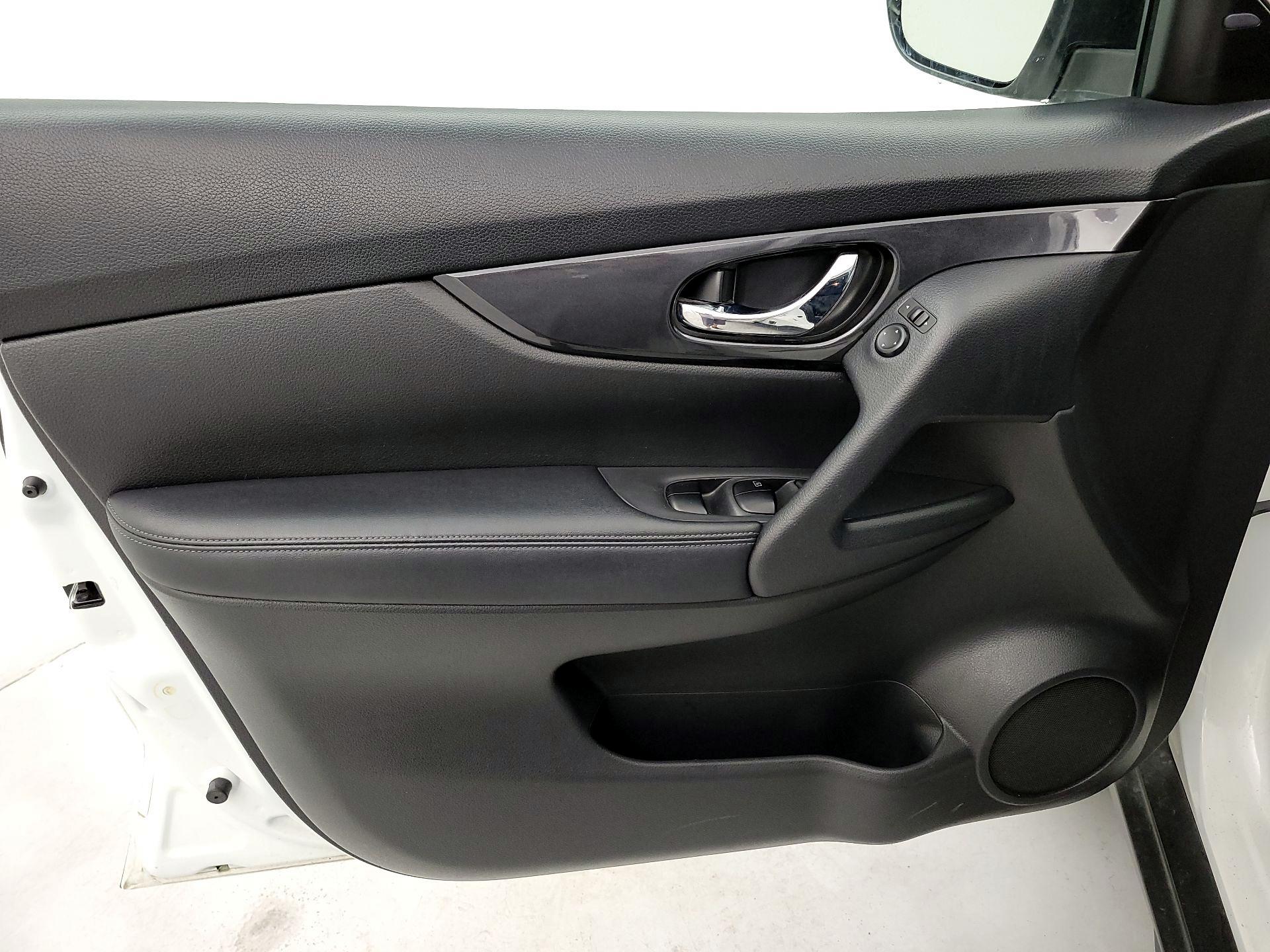 Thumbnail: 2018 Nissan Rogue - 12