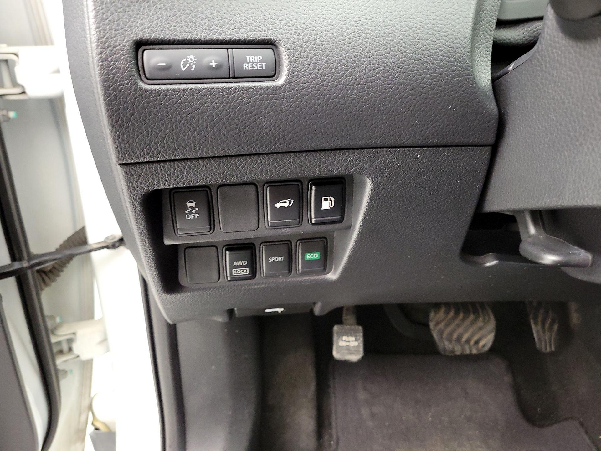 Thumbnail: 2018 Nissan Rogue - 13