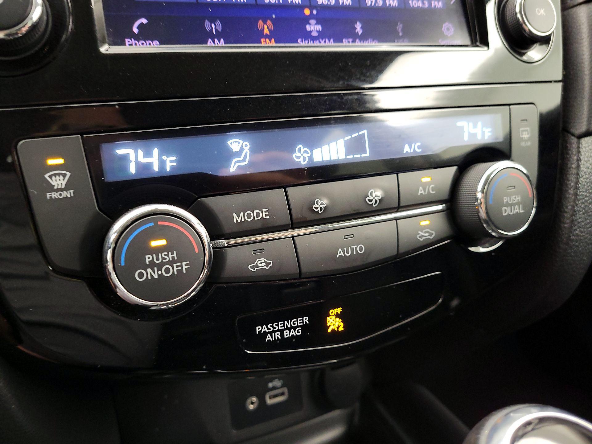 Thumbnail: 2018 Nissan Rogue - 16