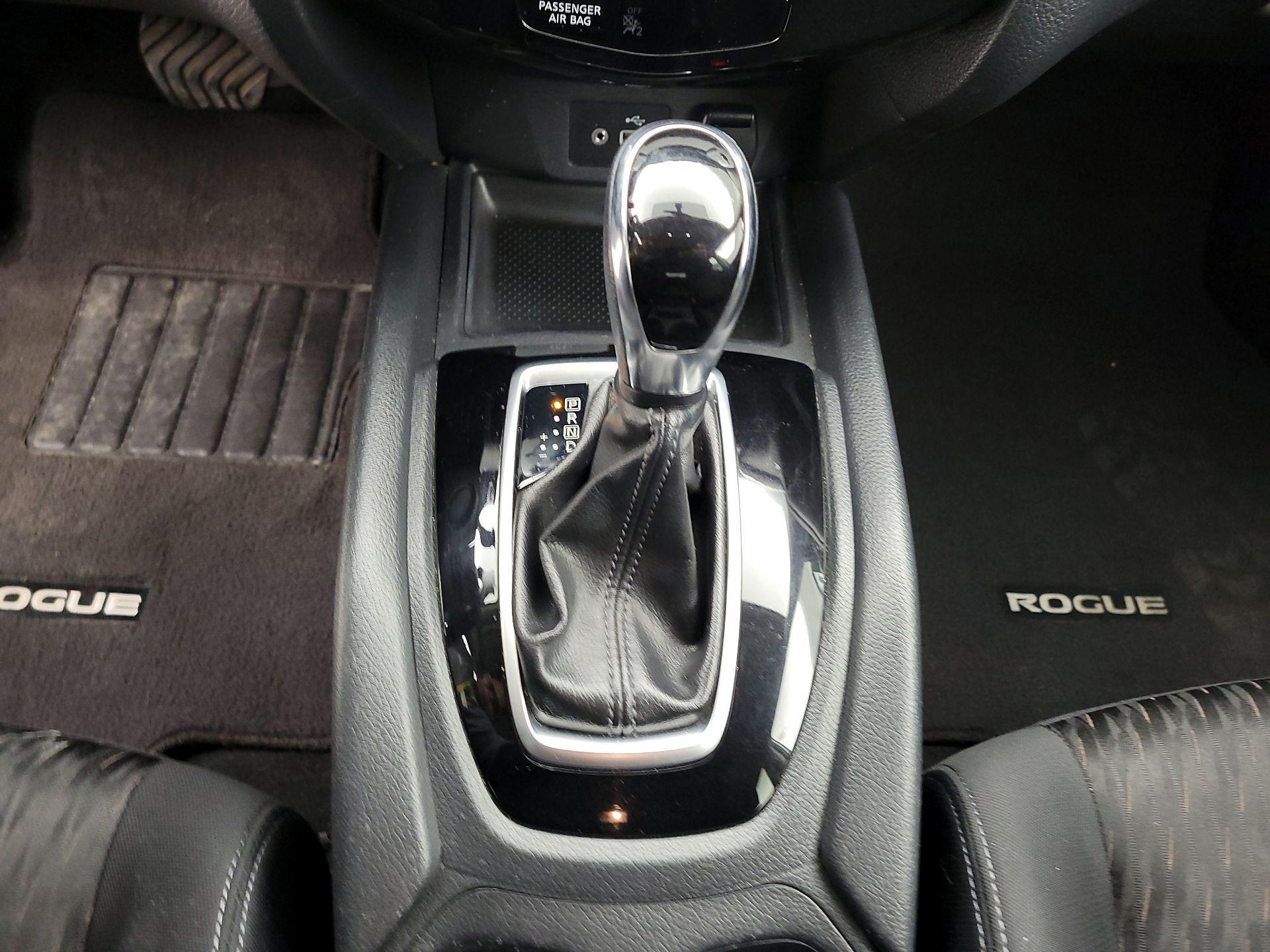 Thumbnail: 2018 Nissan Rogue - 17