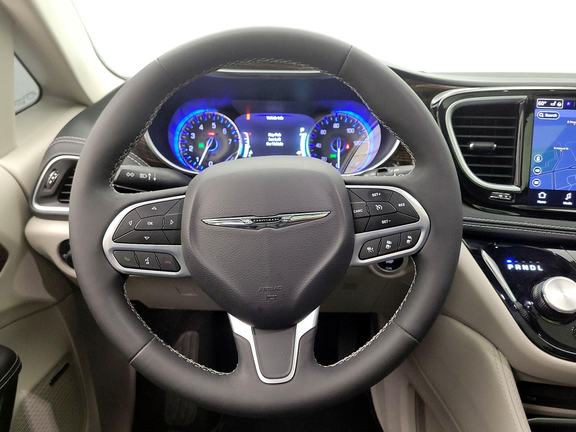 Thumbnail: 2023 Chrysler Pacifica - 10