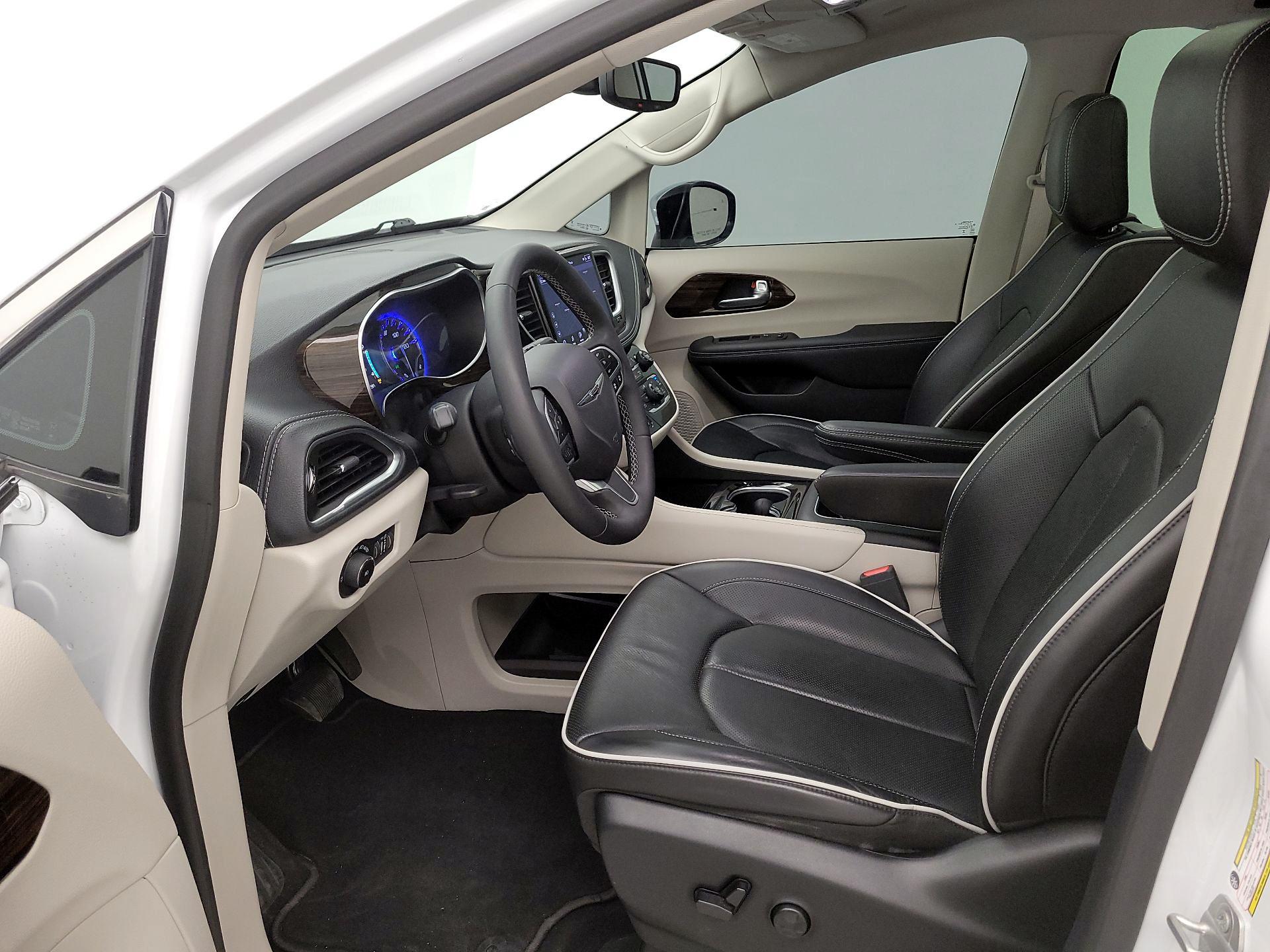 Thumbnail: 2023 Chrysler Pacifica - 11