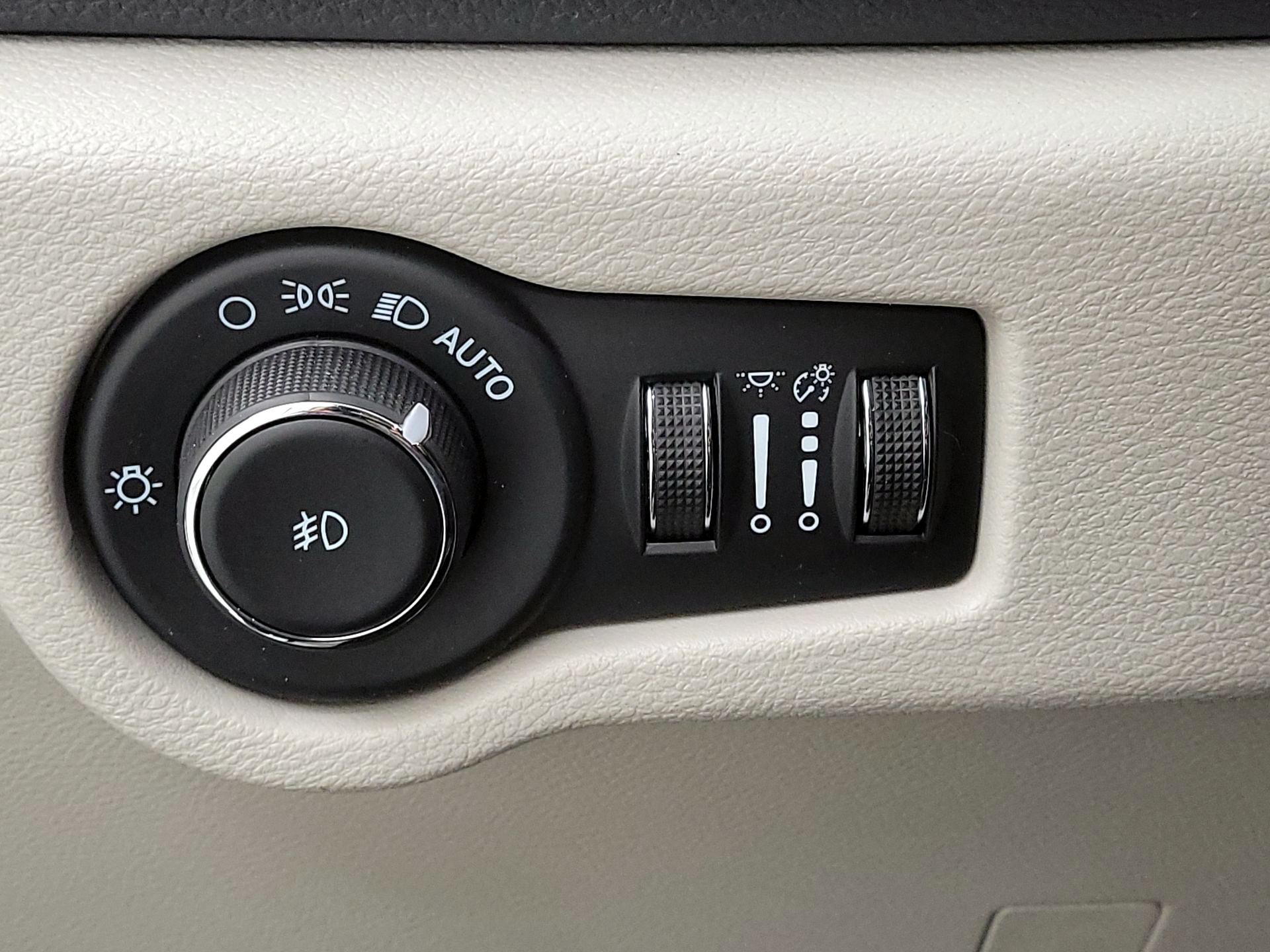 Thumbnail: 2023 Chrysler Pacifica - 13