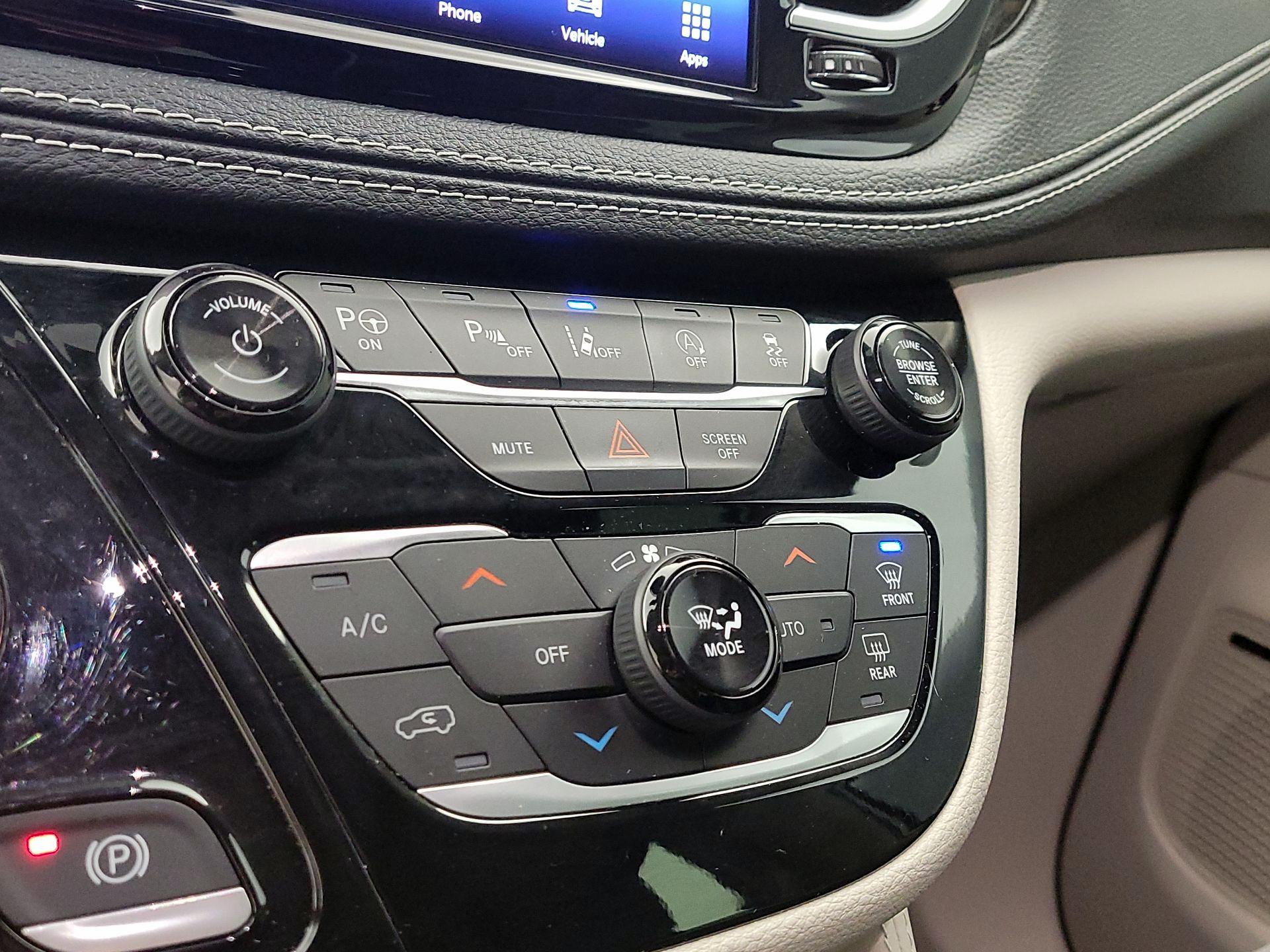 Thumbnail: 2023 Chrysler Pacifica - 17