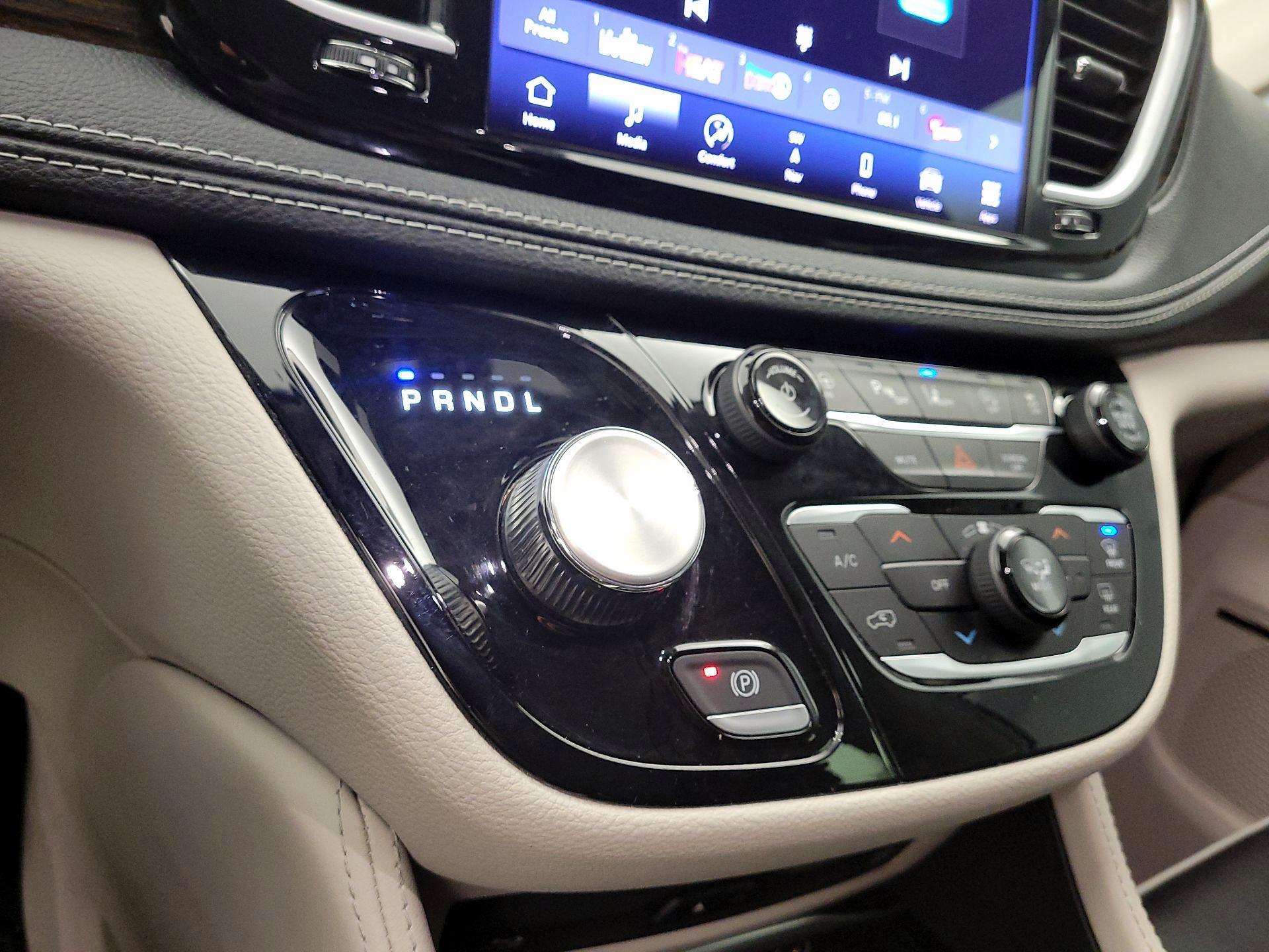 Thumbnail: 2023 Chrysler Pacifica - 18