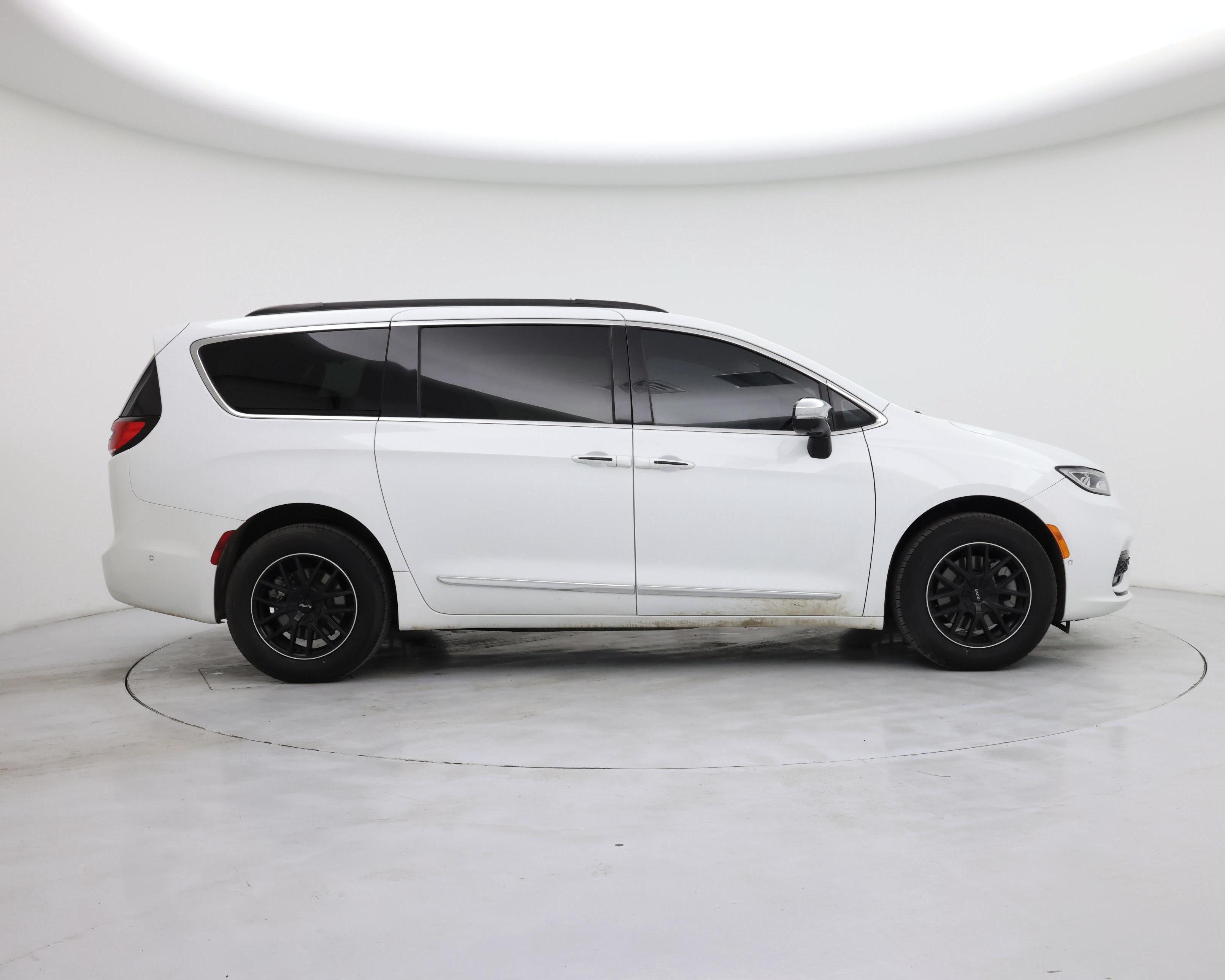 Thumbnail: 2023 Chrysler Pacifica - 7