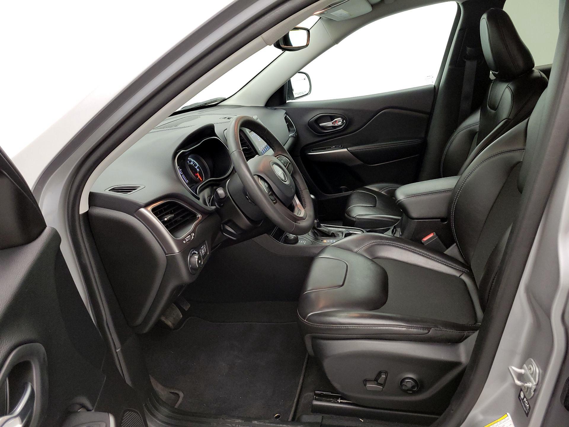 Thumbnail: 2021 Jeep Cherokee - 11