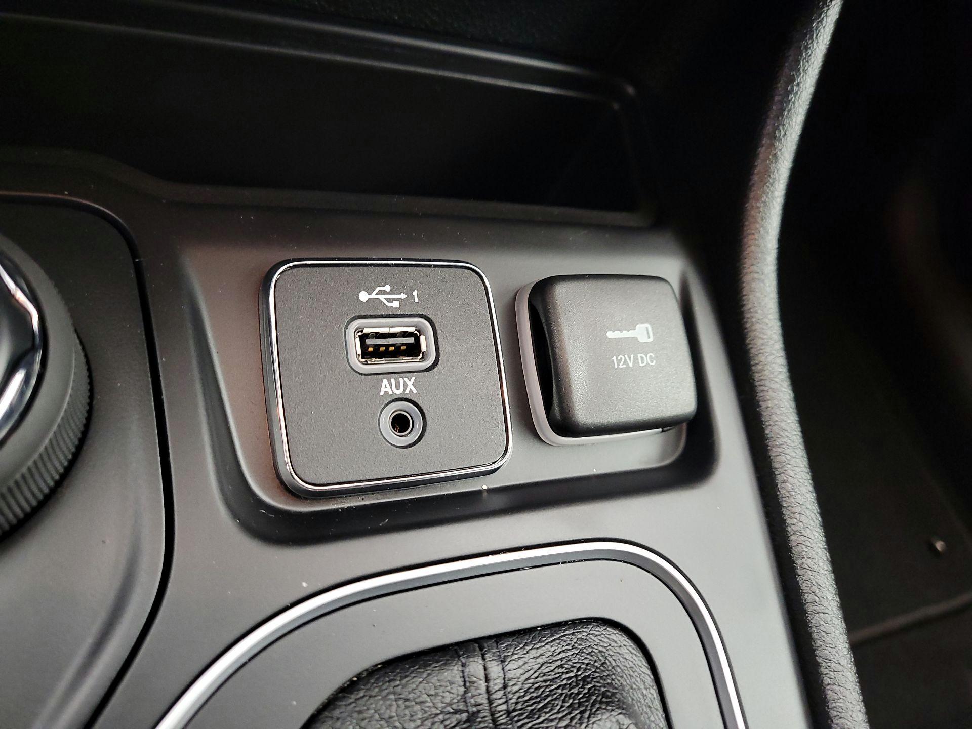 Thumbnail: 2021 Jeep Cherokee - 18