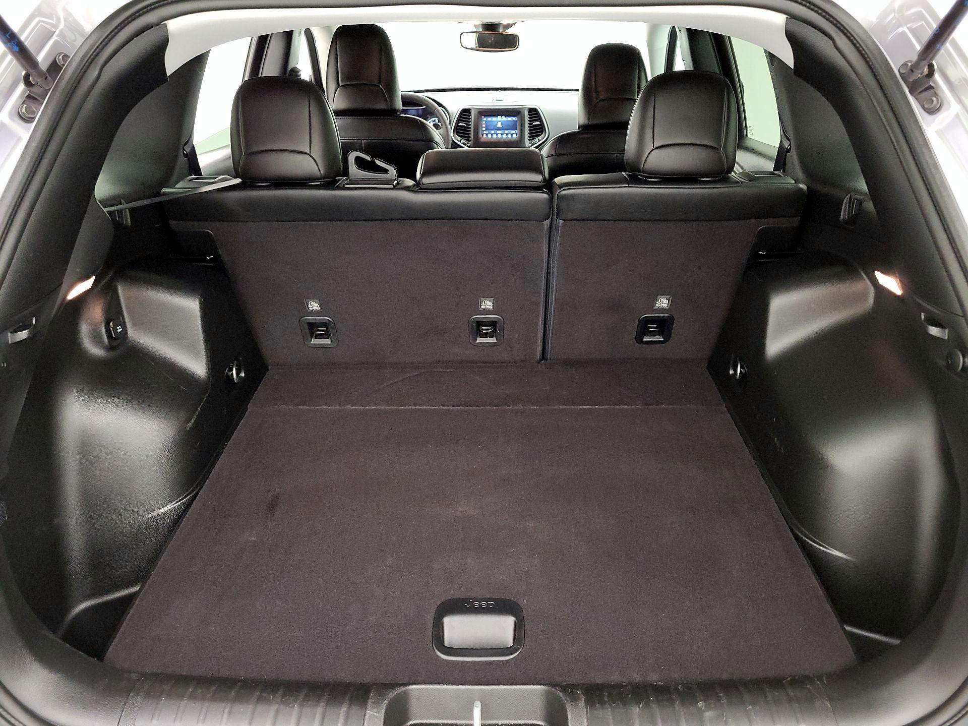 Thumbnail: 2021 Jeep Cherokee - 20