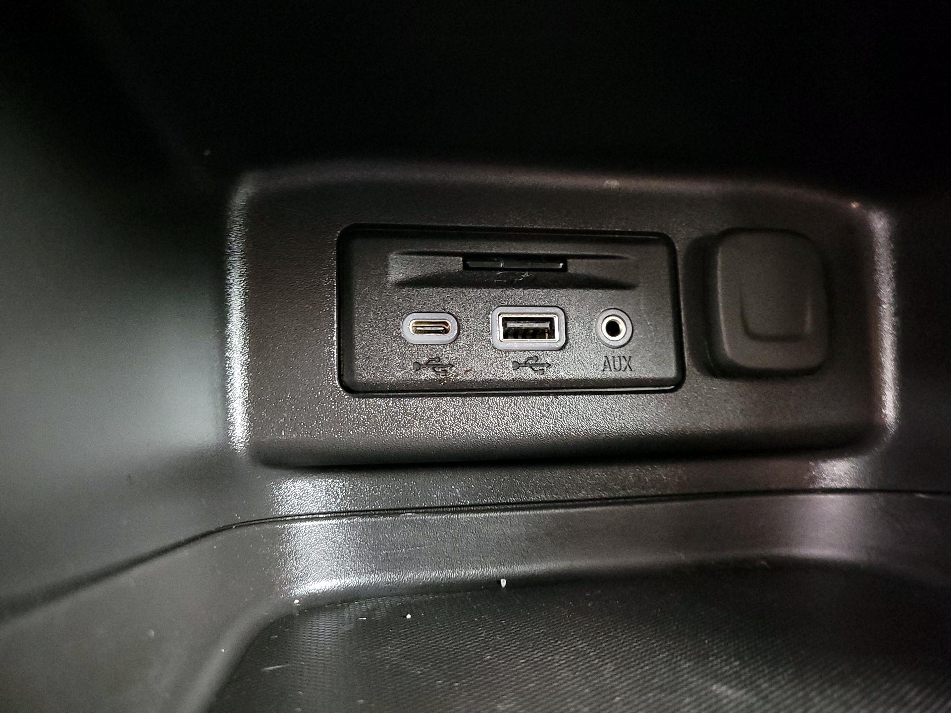 Thumbnail: 2022 Chevrolet Equinox - 18