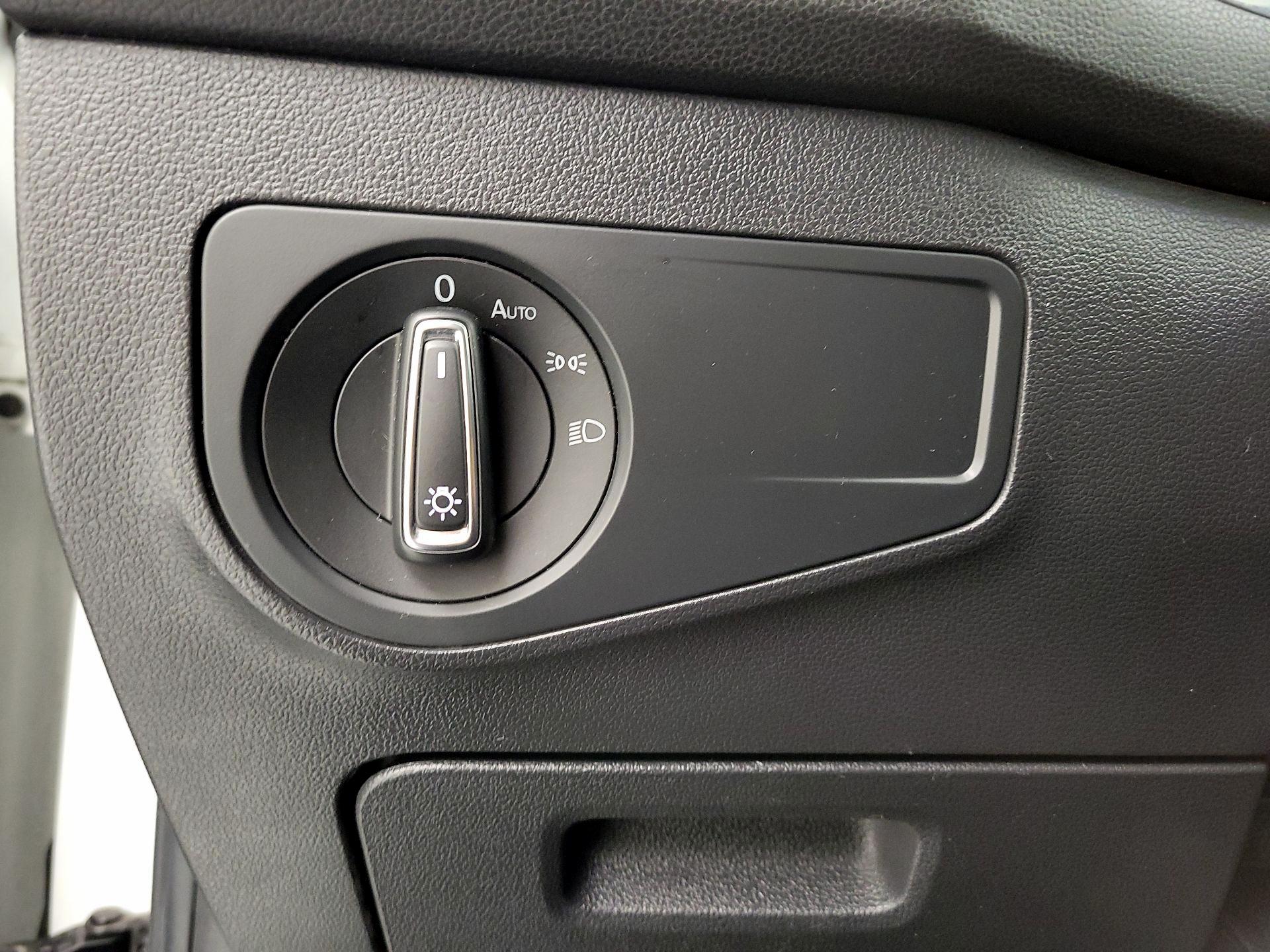 Thumbnail: 2018 Volkswagen Tiguan - 13