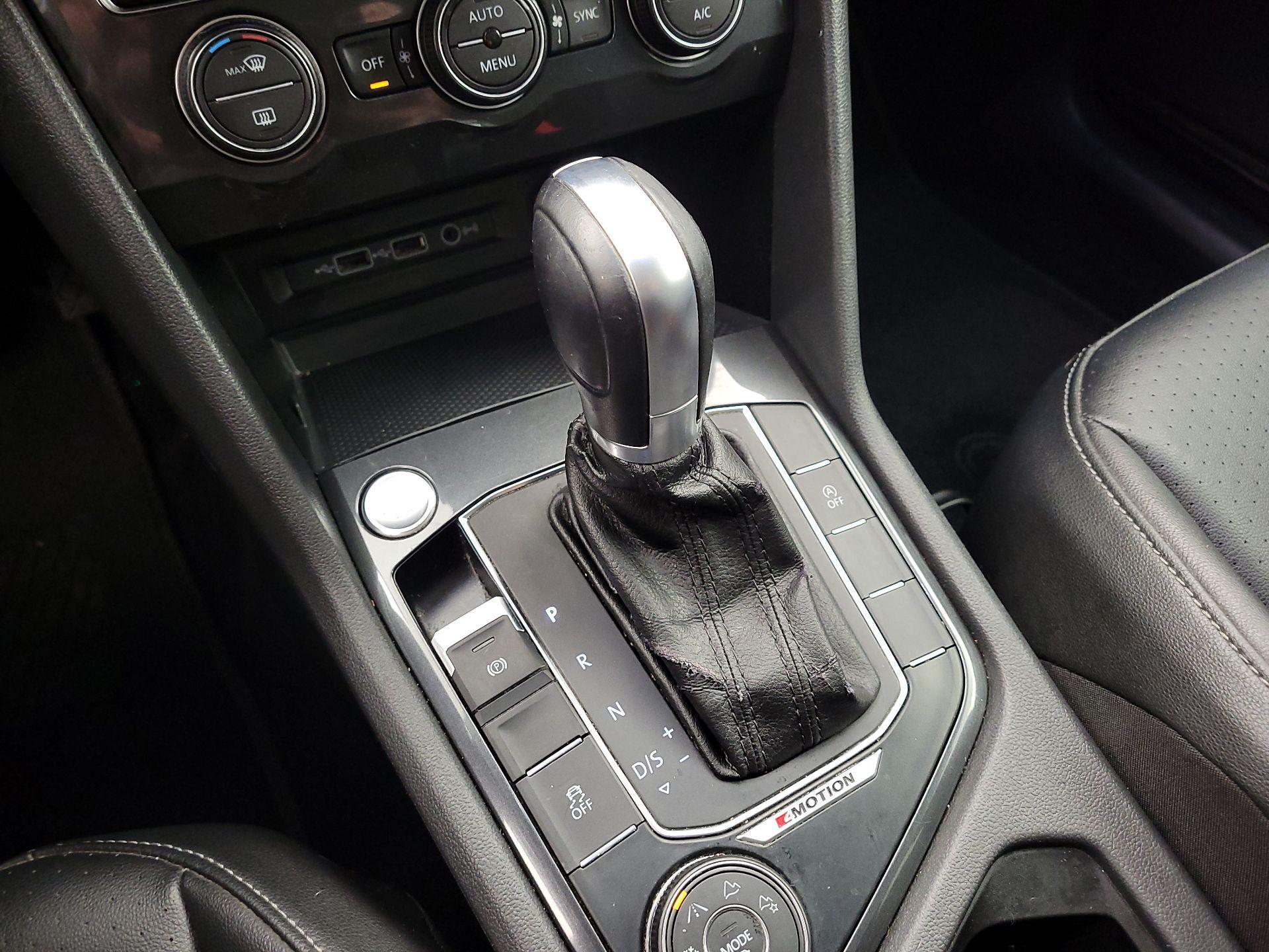 Thumbnail: 2018 Volkswagen Tiguan - 17