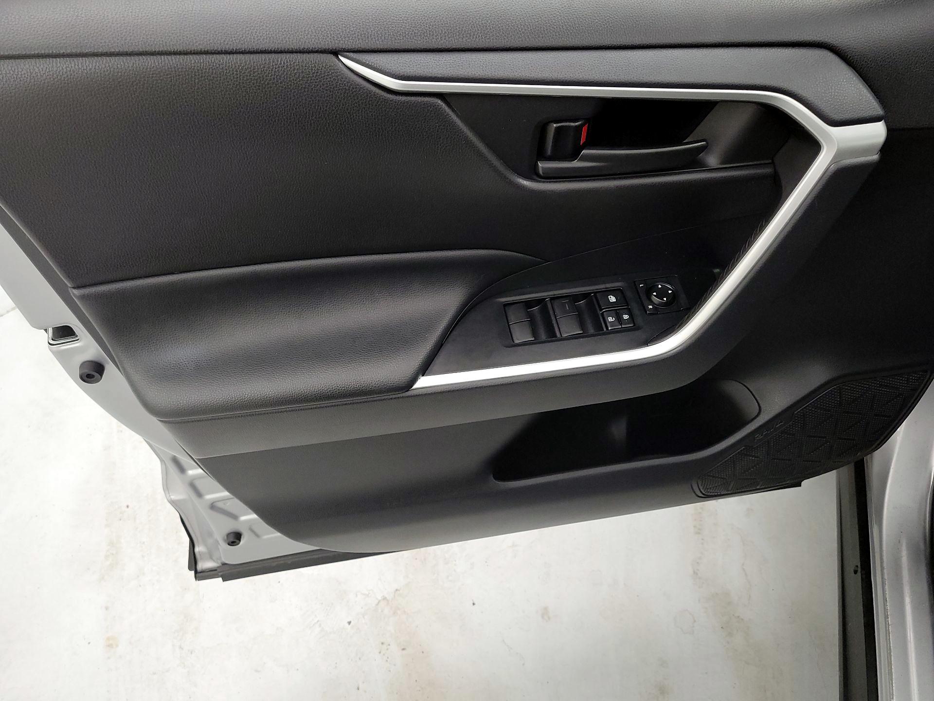 Thumbnail: 2022 Toyota RAV4 - 12