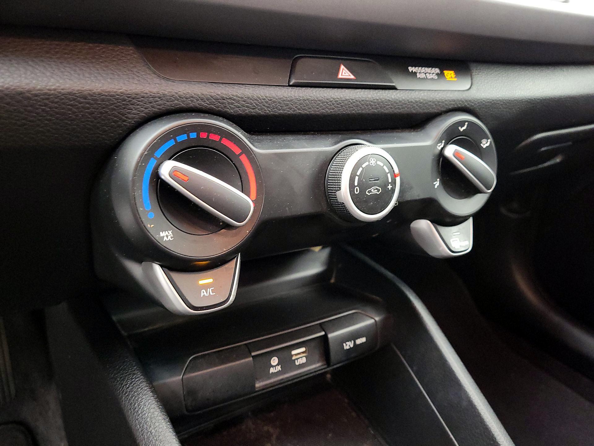 Thumbnail: 2018 Kia Rio - 16