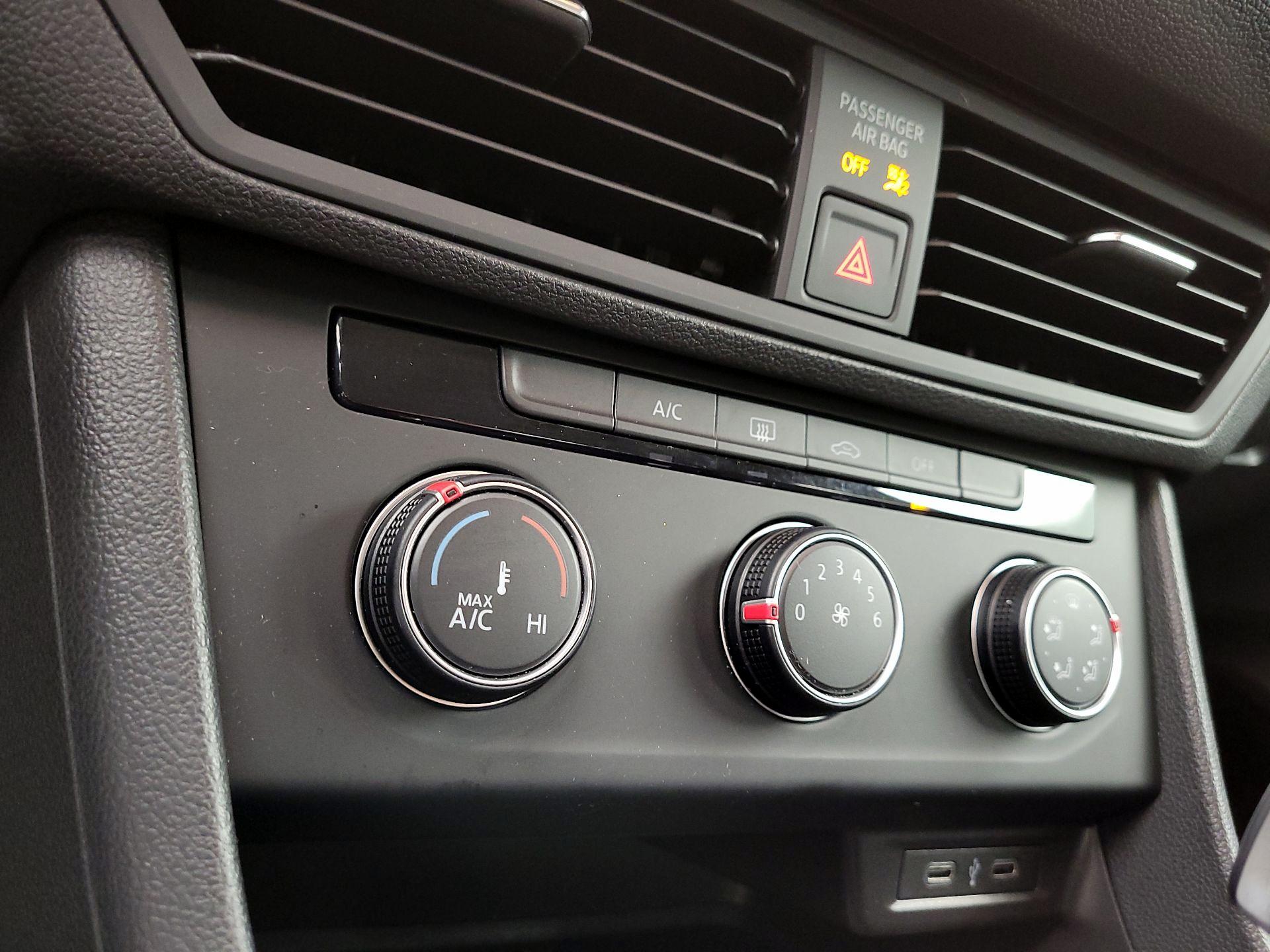 Thumbnail: 2020 Volkswagen Jetta - 16