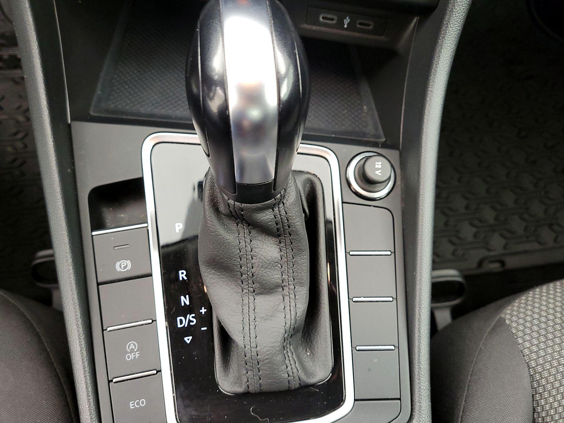 Thumbnail: 2020 Volkswagen Jetta - 17