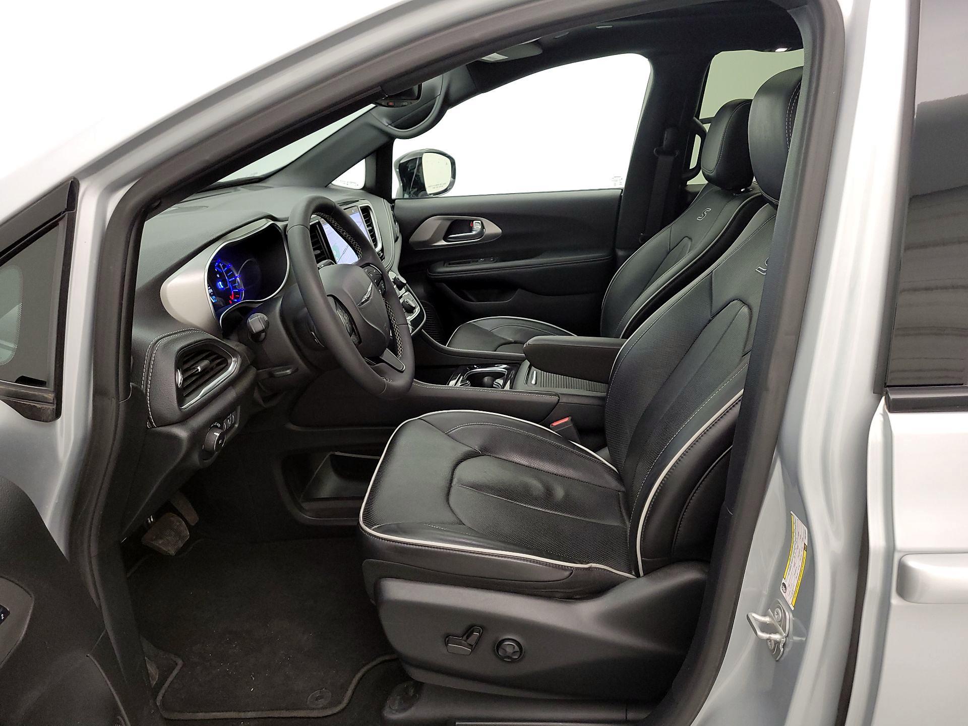 Thumbnail: 2023 Chrysler Pacifica - 11