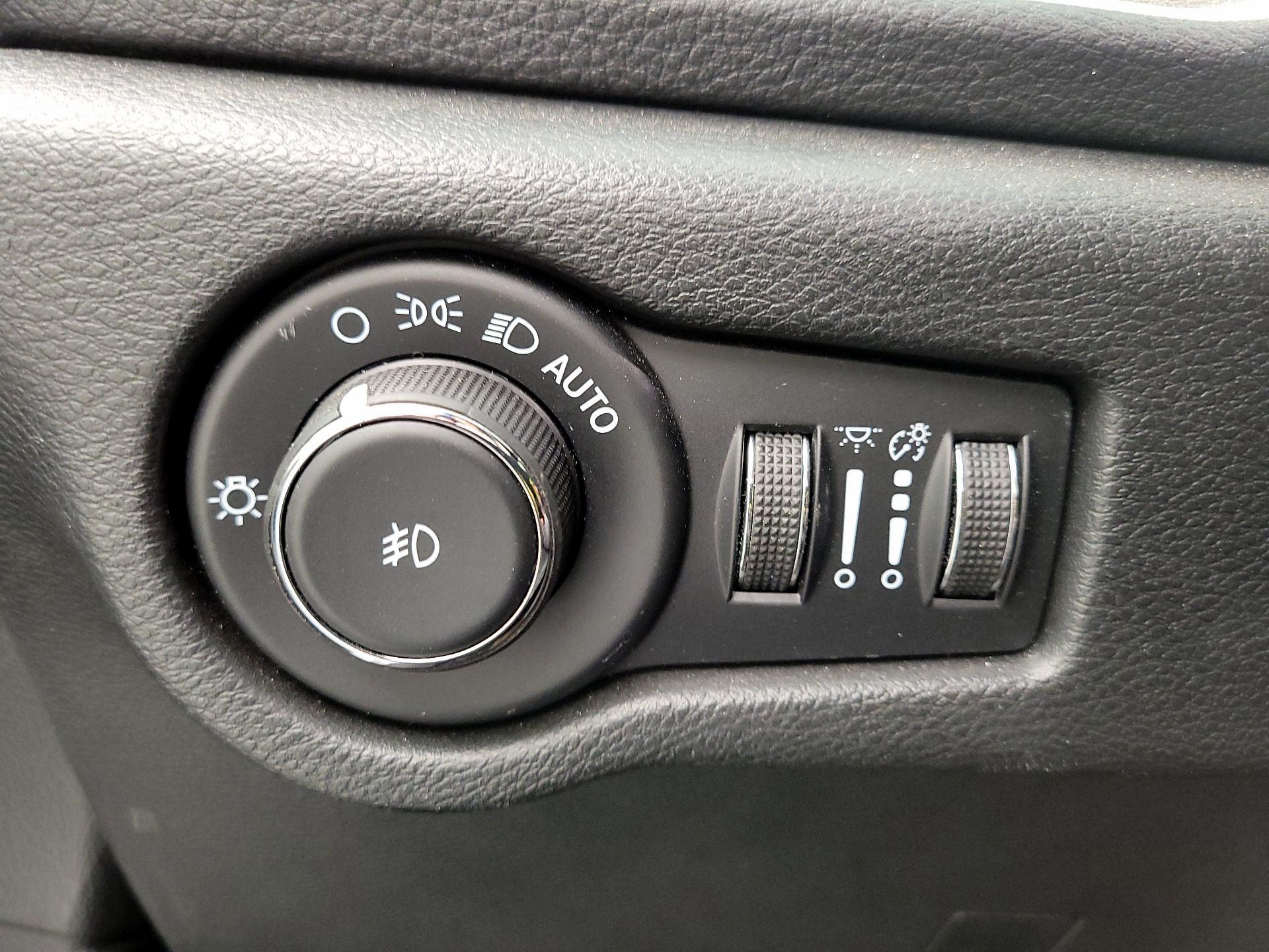 Thumbnail: 2023 Chrysler Pacifica - 13