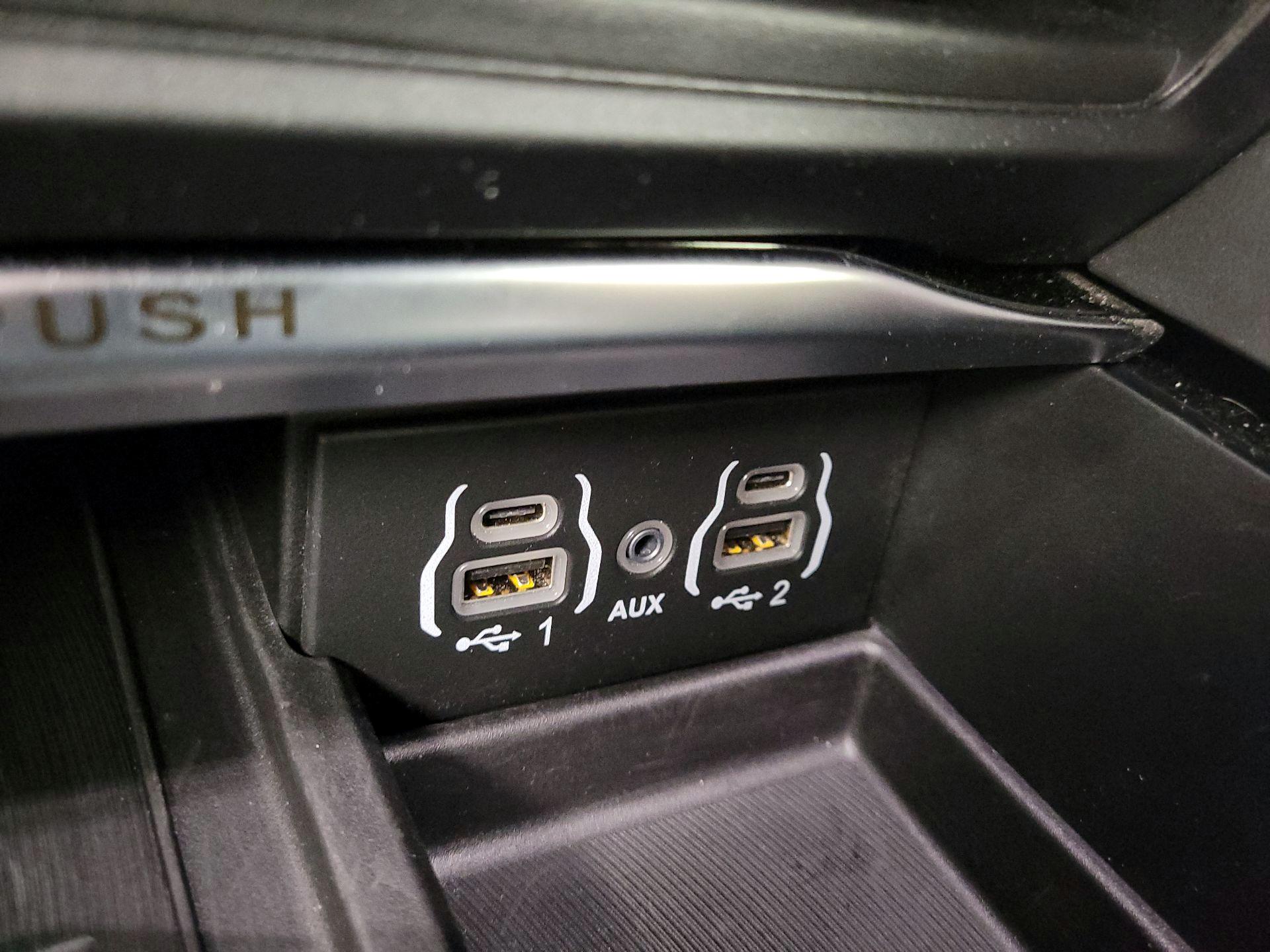 Thumbnail: 2023 Chrysler Pacifica - 19