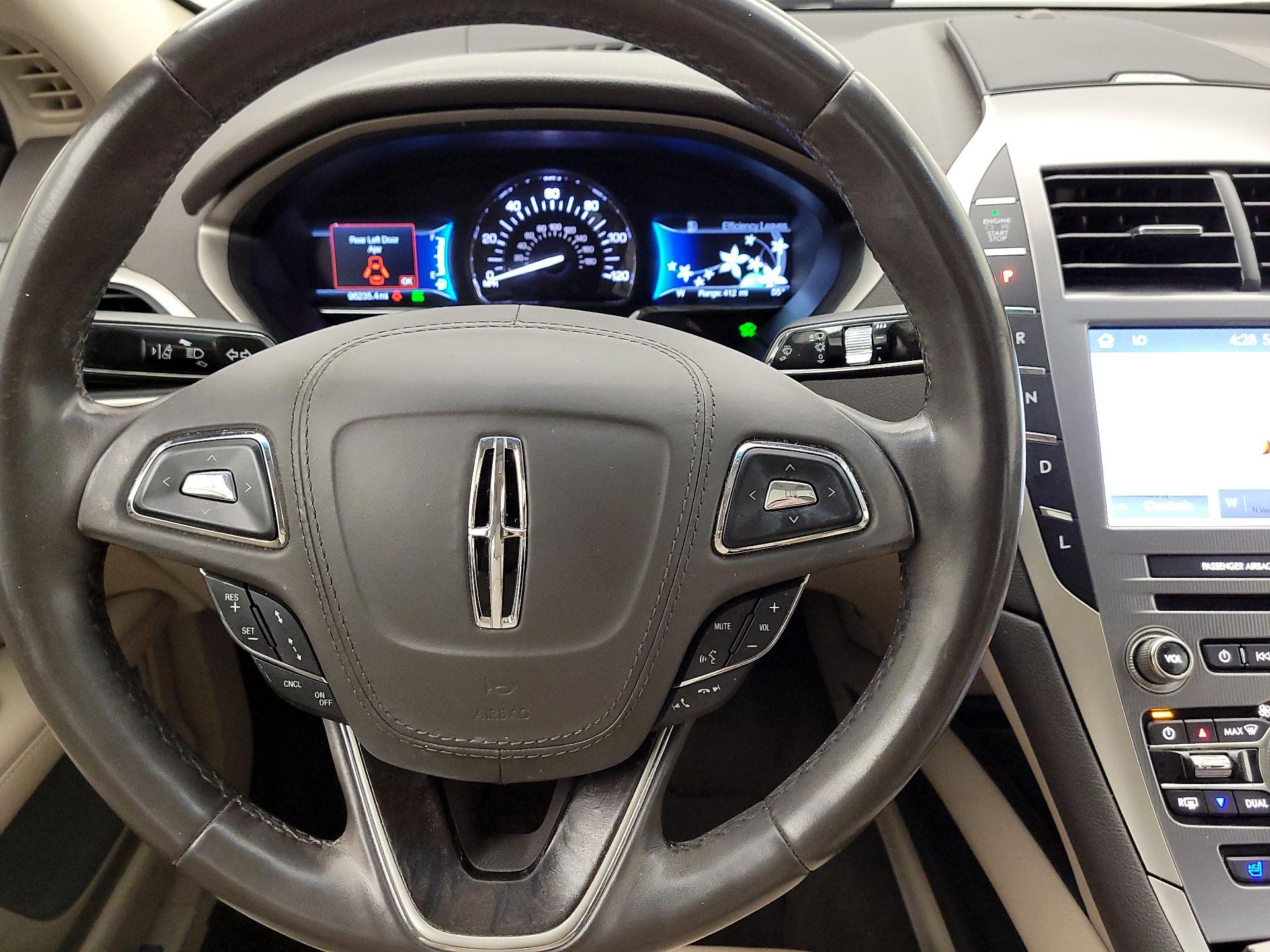 Thumbnail: 2020 Lincoln MKZ - 10