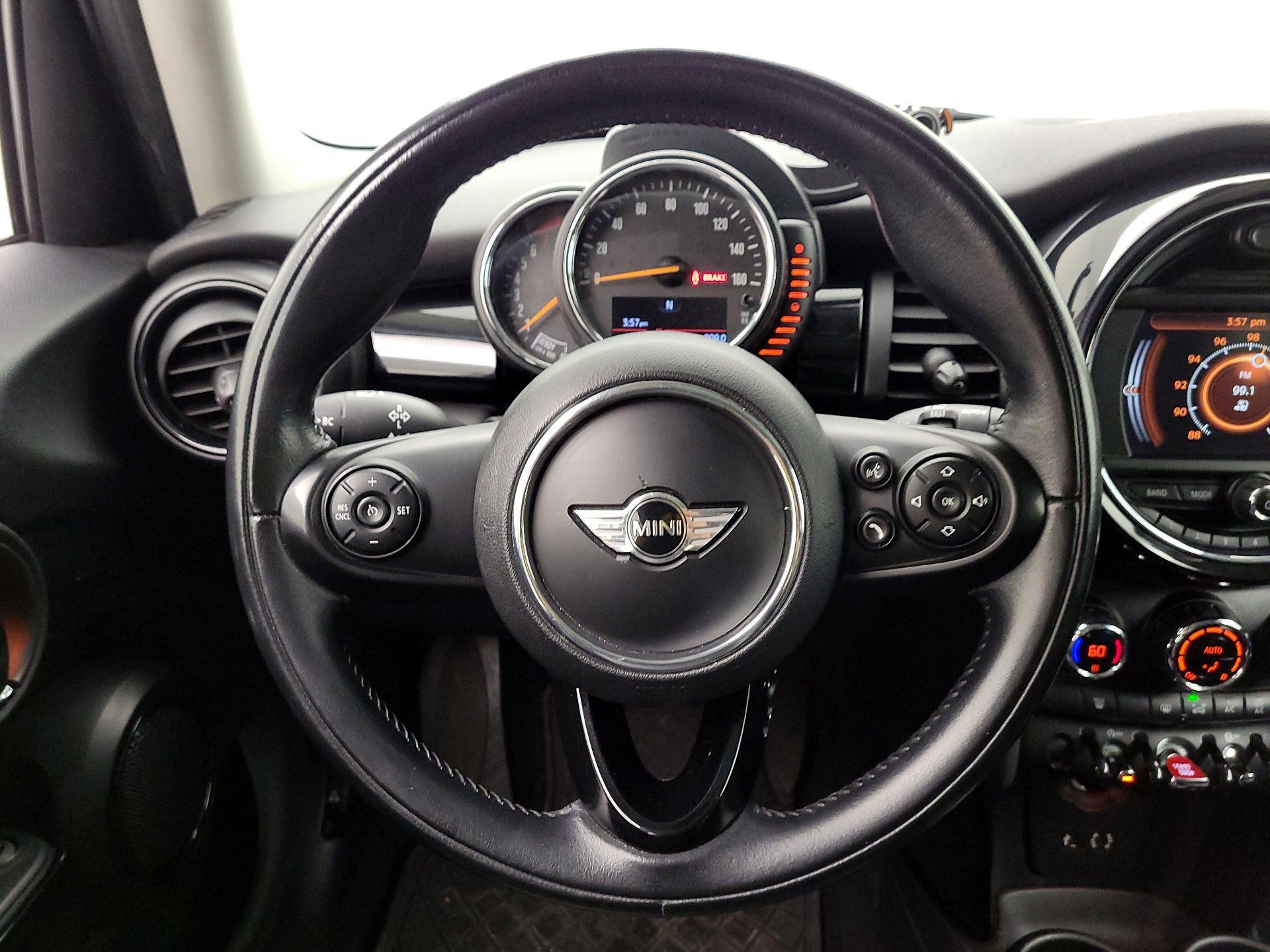 Thumbnail: 2016 MINI Cooper Hardtop - 10
