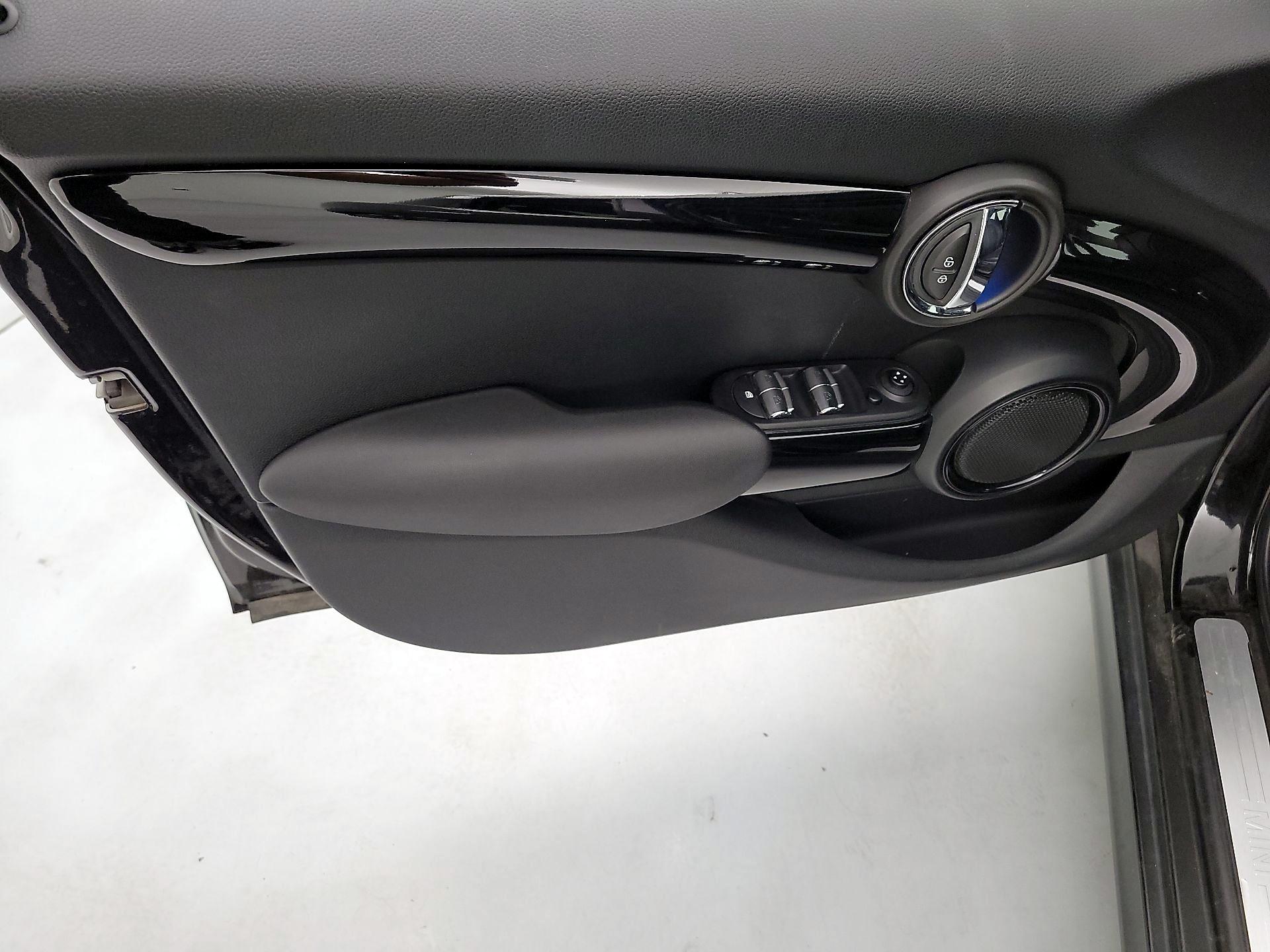 Thumbnail: 2016 MINI Cooper Hardtop - 12