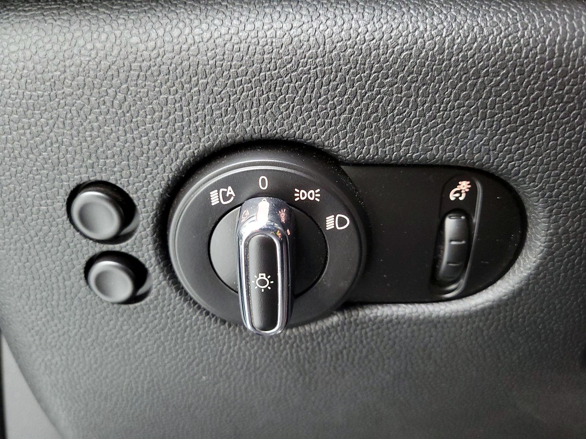 Thumbnail: 2016 MINI Cooper Hardtop - 13