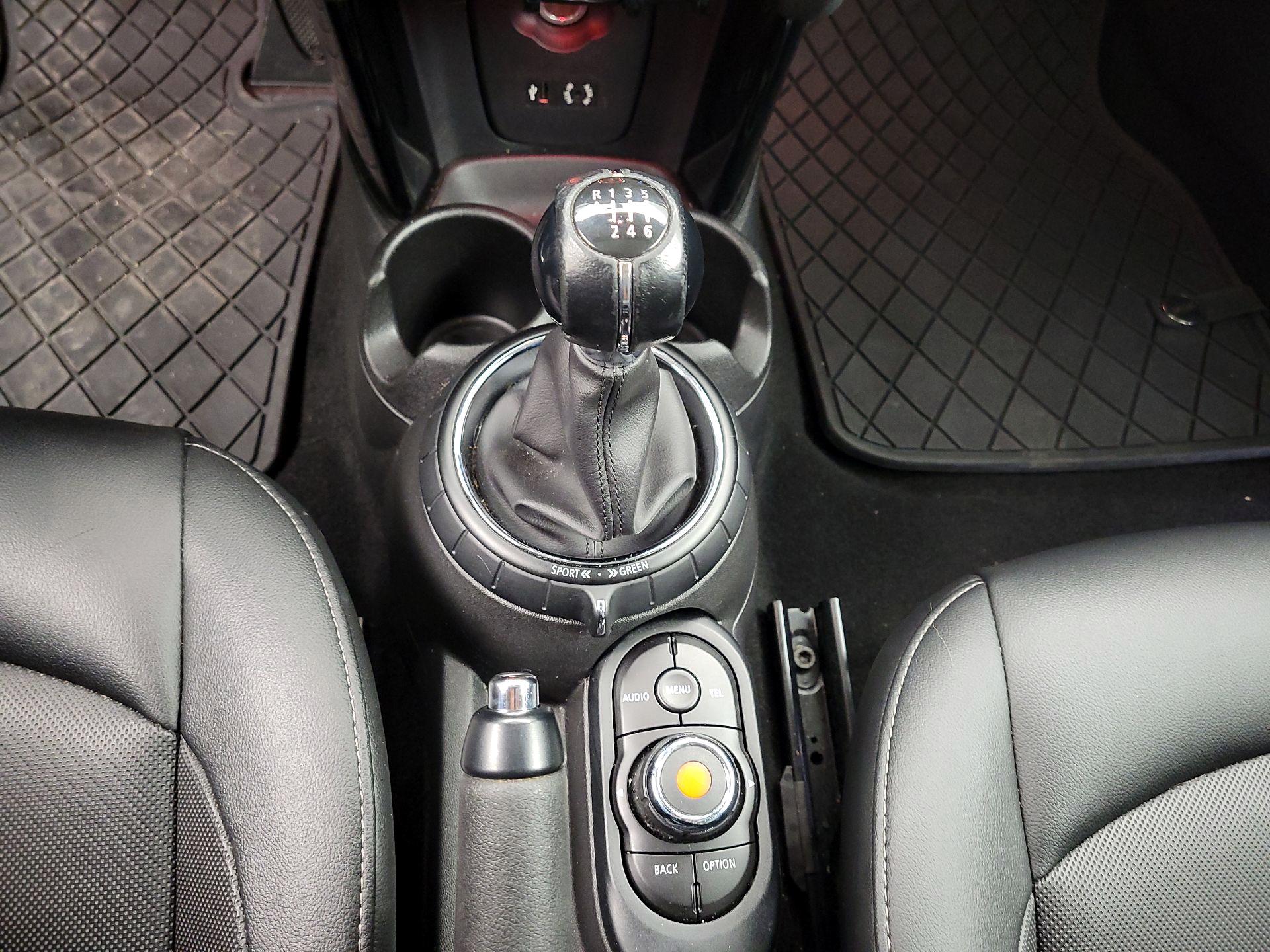 Thumbnail: 2016 MINI Cooper Hardtop - 16