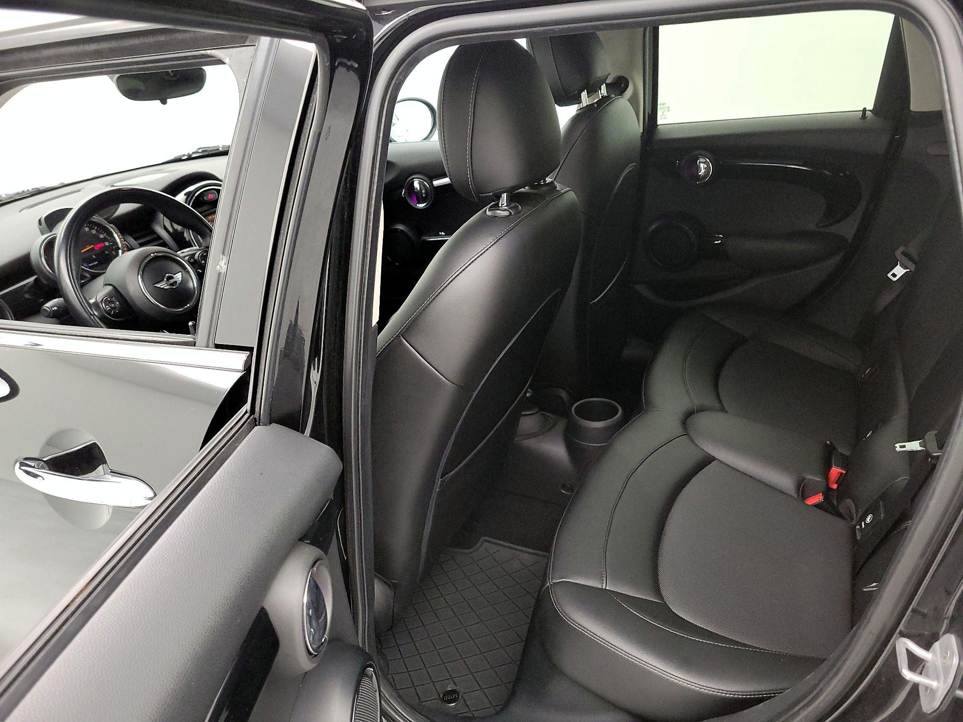 Thumbnail: 2016 MINI Cooper Hardtop - 19