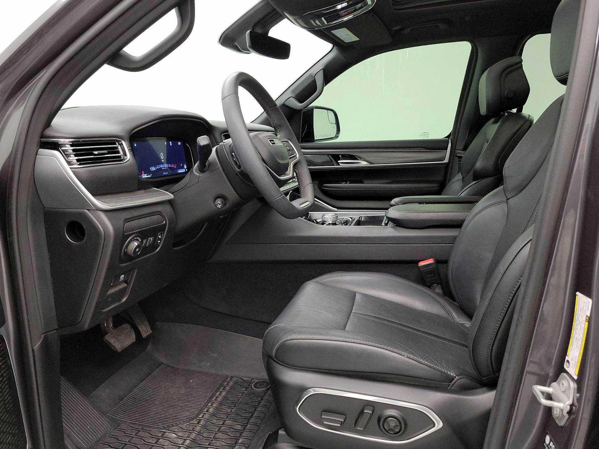 Thumbnail: 2023 Jeep Wagoneer - 11