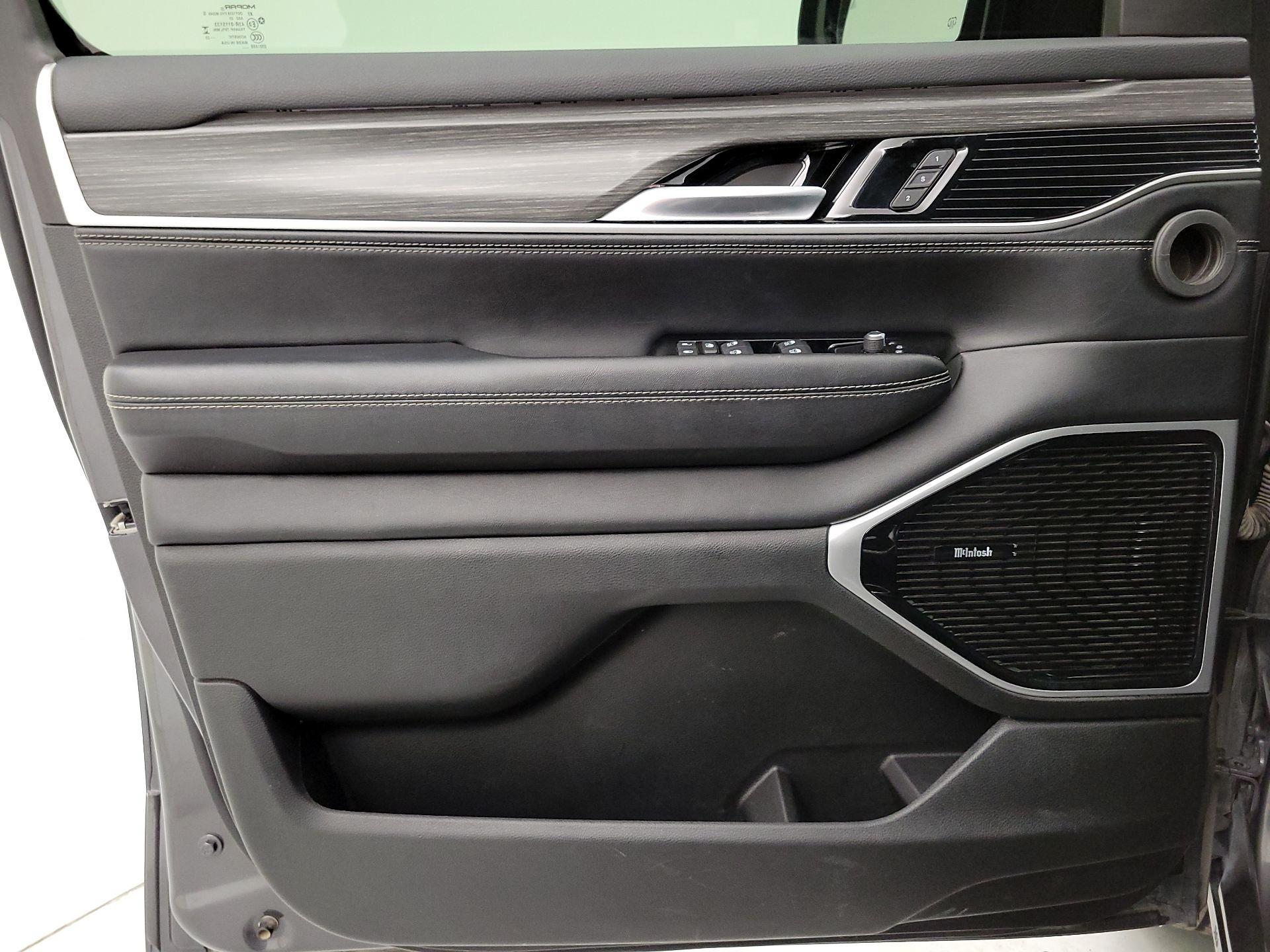 Thumbnail: 2023 Jeep Wagoneer - 12