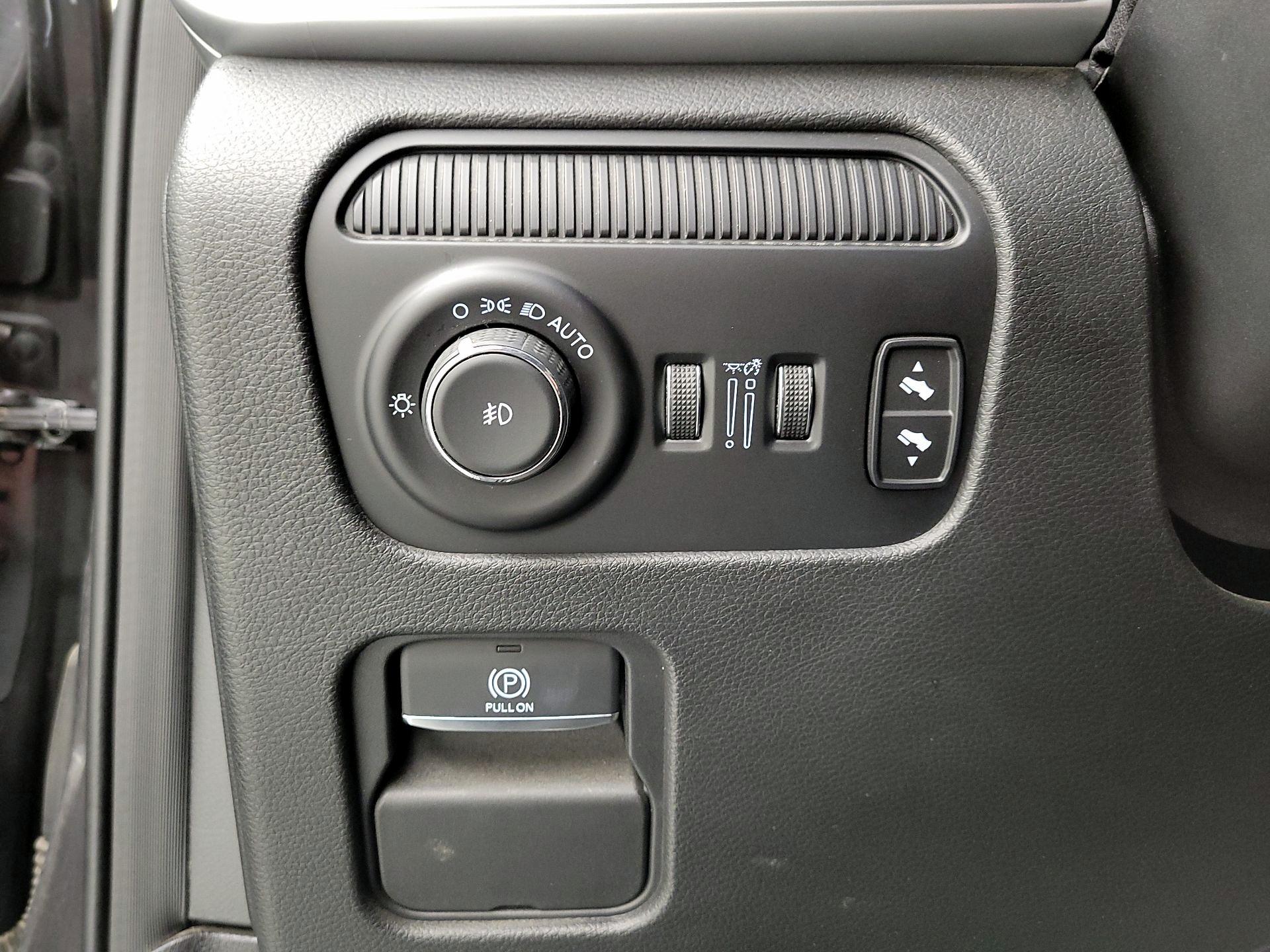 Thumbnail: 2023 Jeep Wagoneer - 13