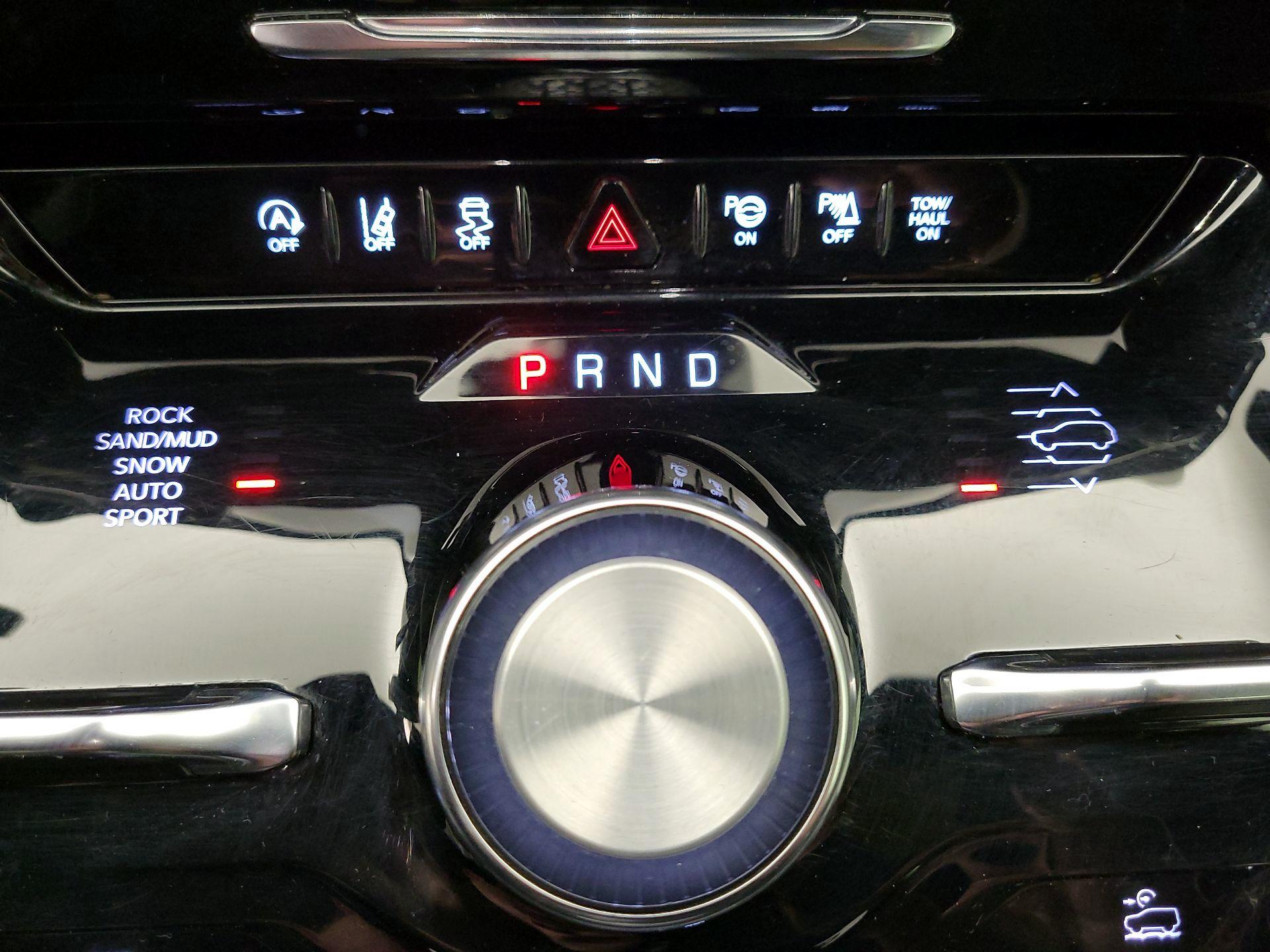 Thumbnail: 2023 Jeep Wagoneer - 18