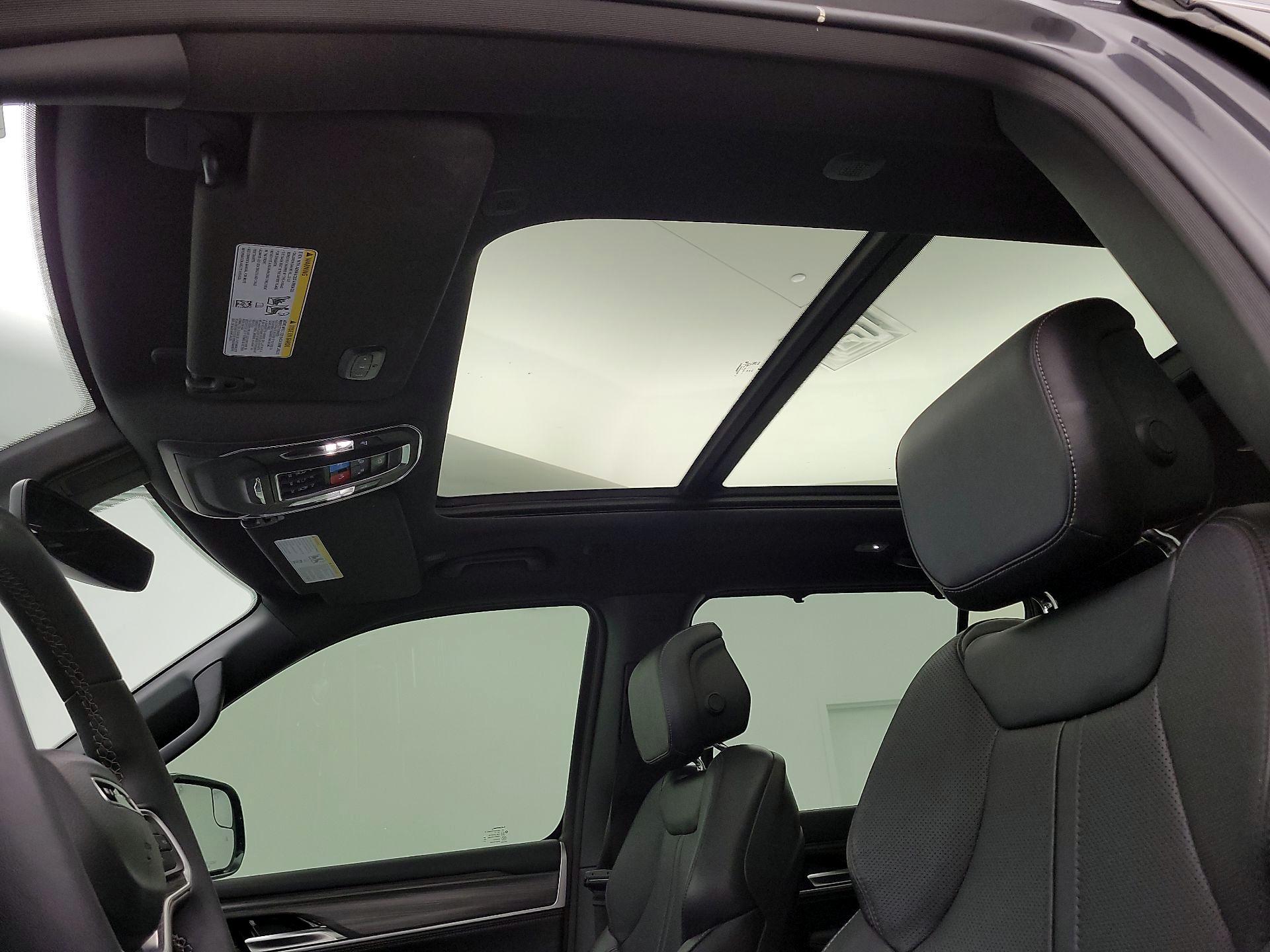 Thumbnail: 2023 Jeep Wagoneer - 20