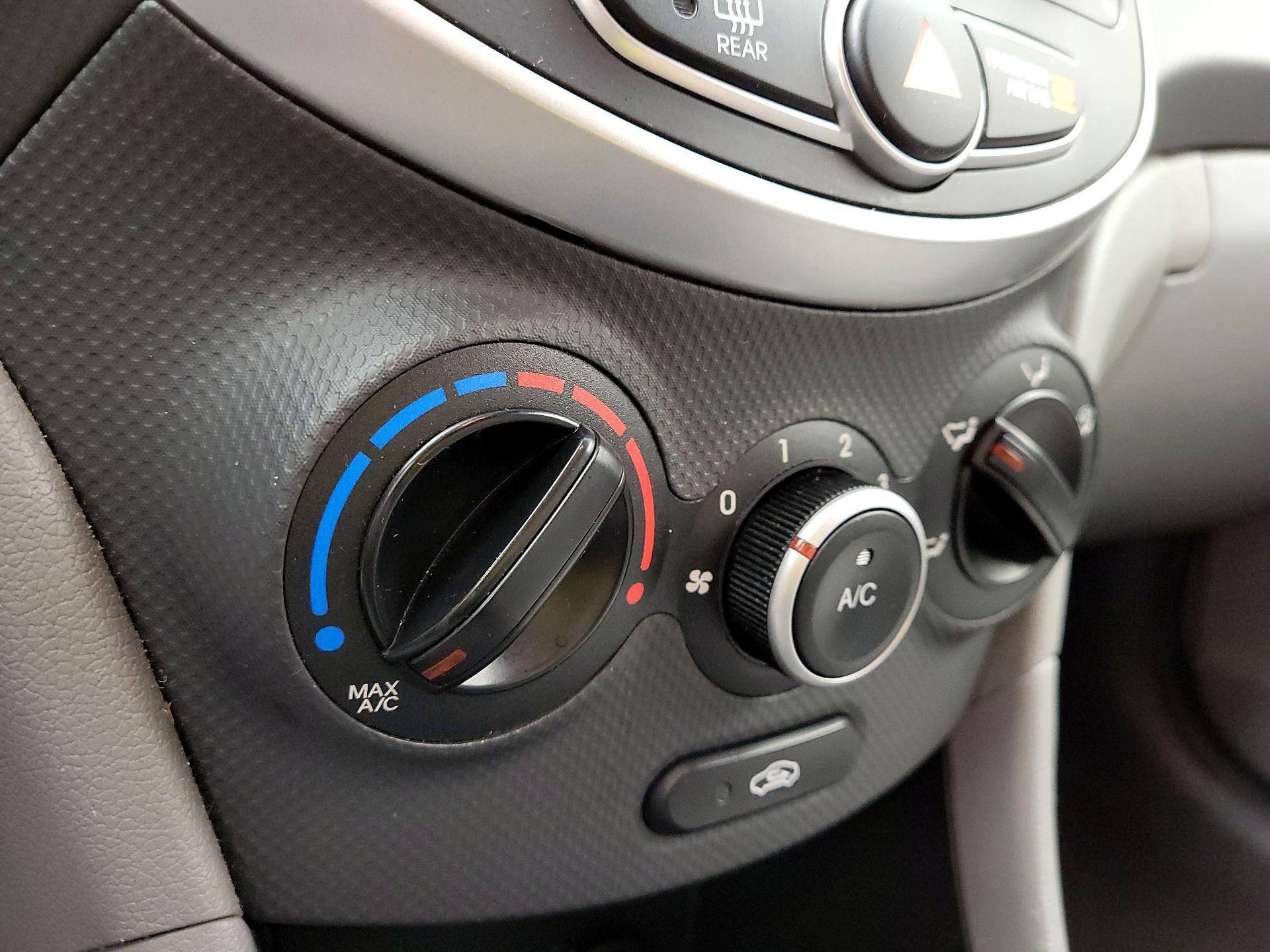 Thumbnail: 2014 Hyundai Accent - 15