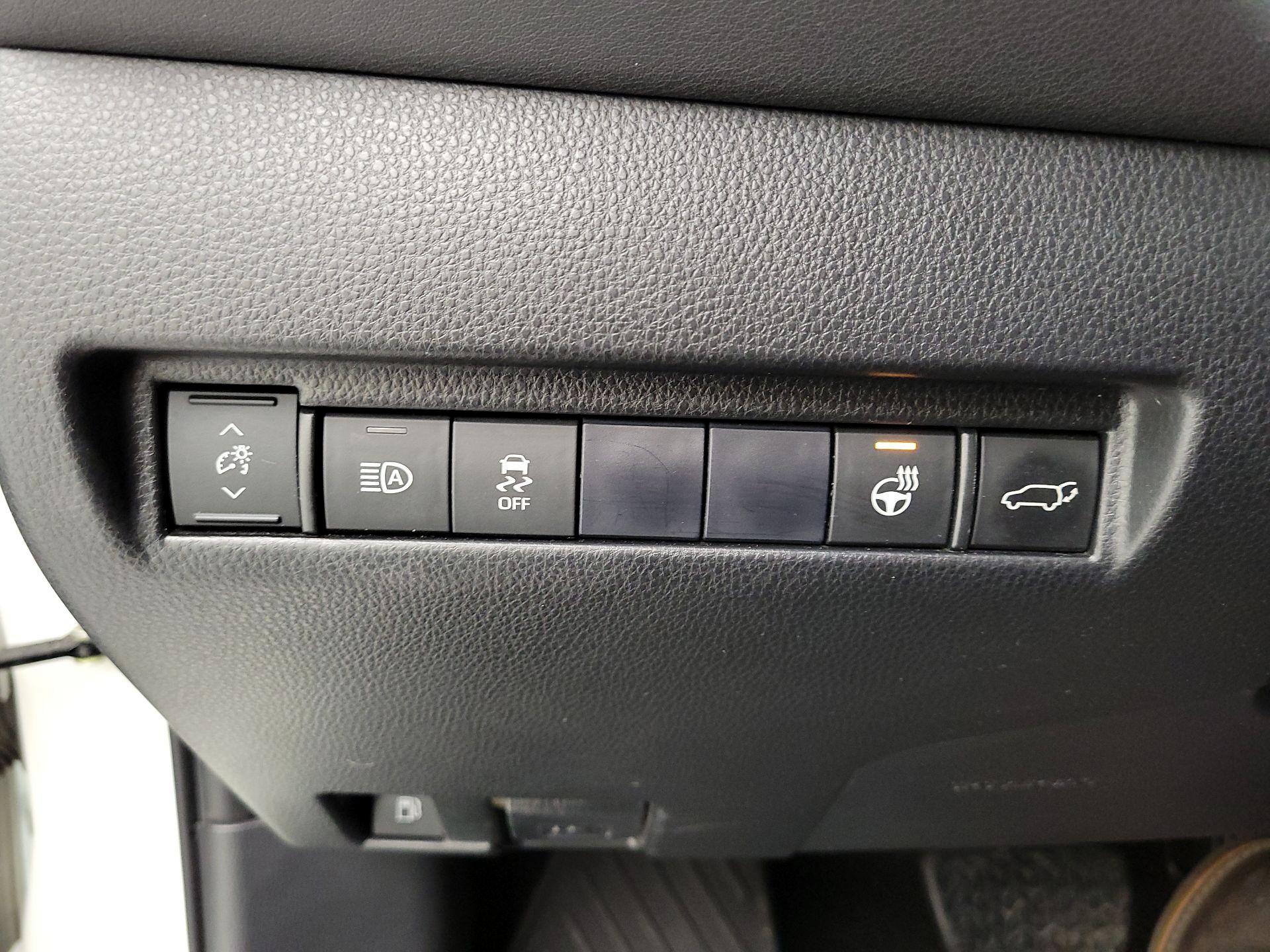 Thumbnail: 2021 Toyota Venza - 13