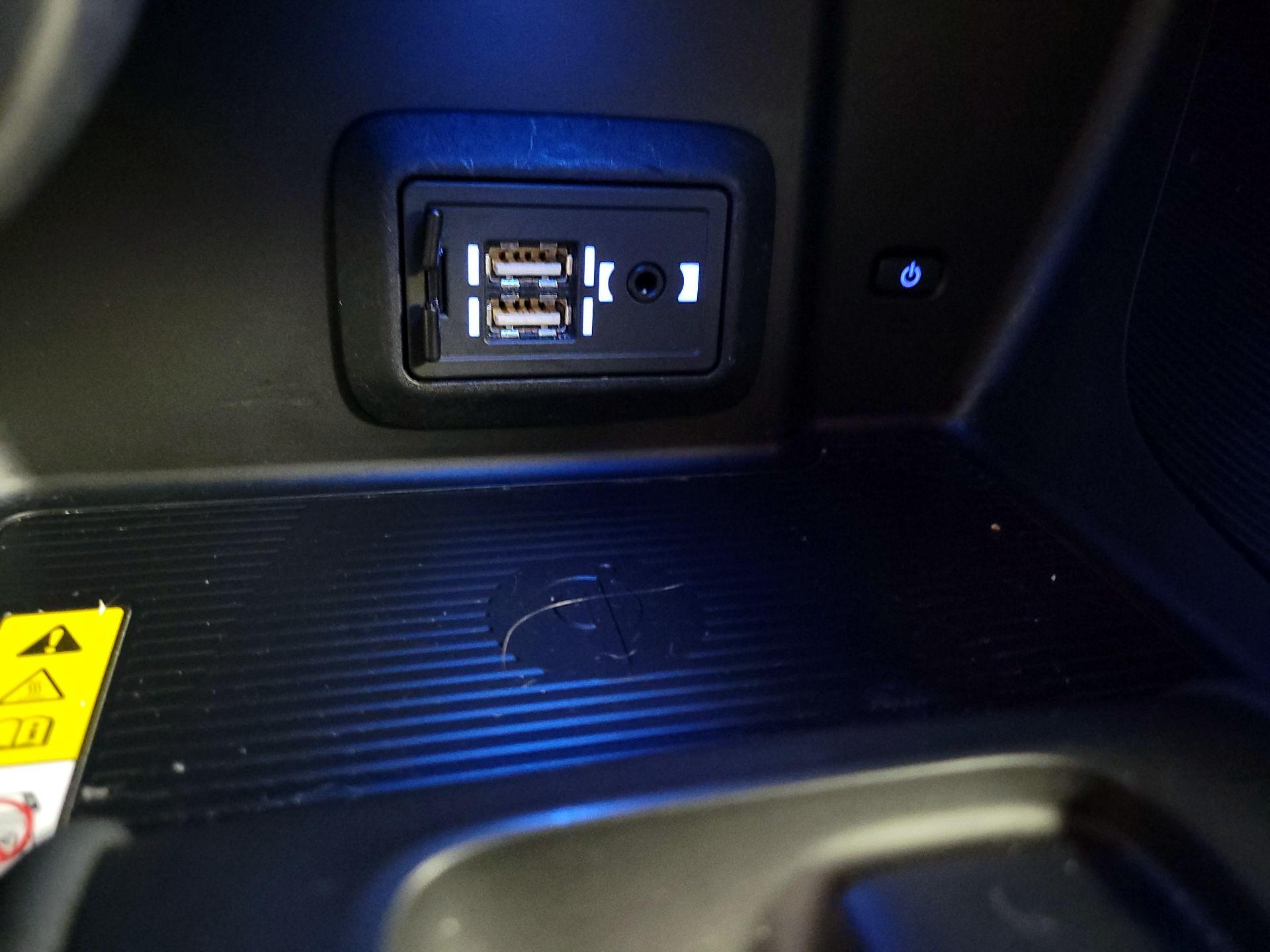 Thumbnail: 2021 Toyota Venza - 19