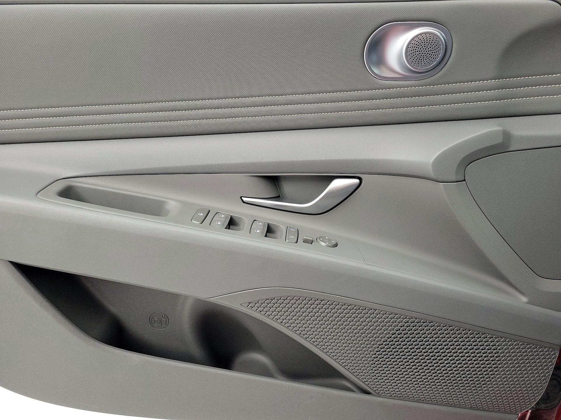 Thumbnail: 2025 Hyundai Elantra - 12