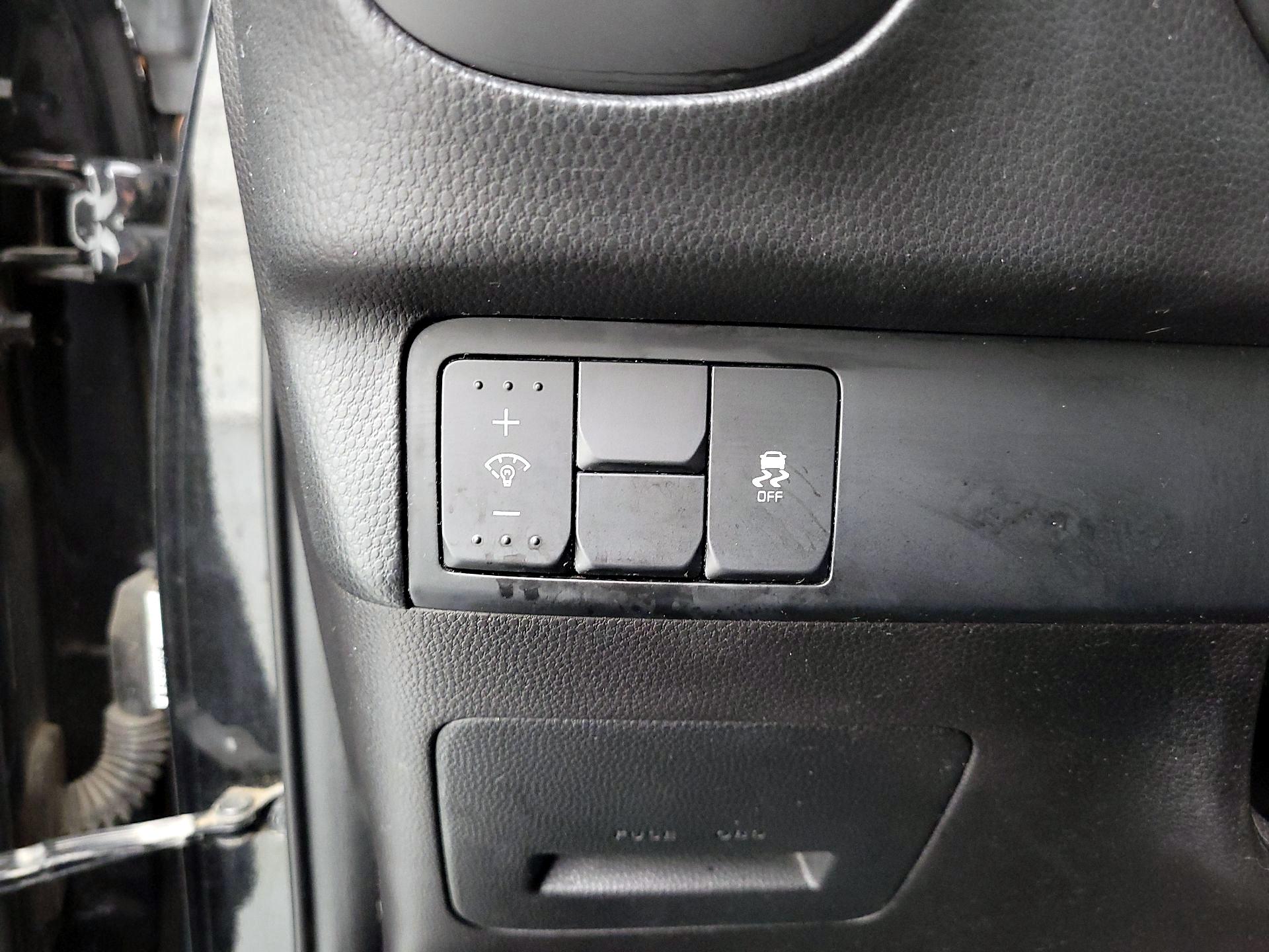 Thumbnail: 2015 Kia Soul - 13