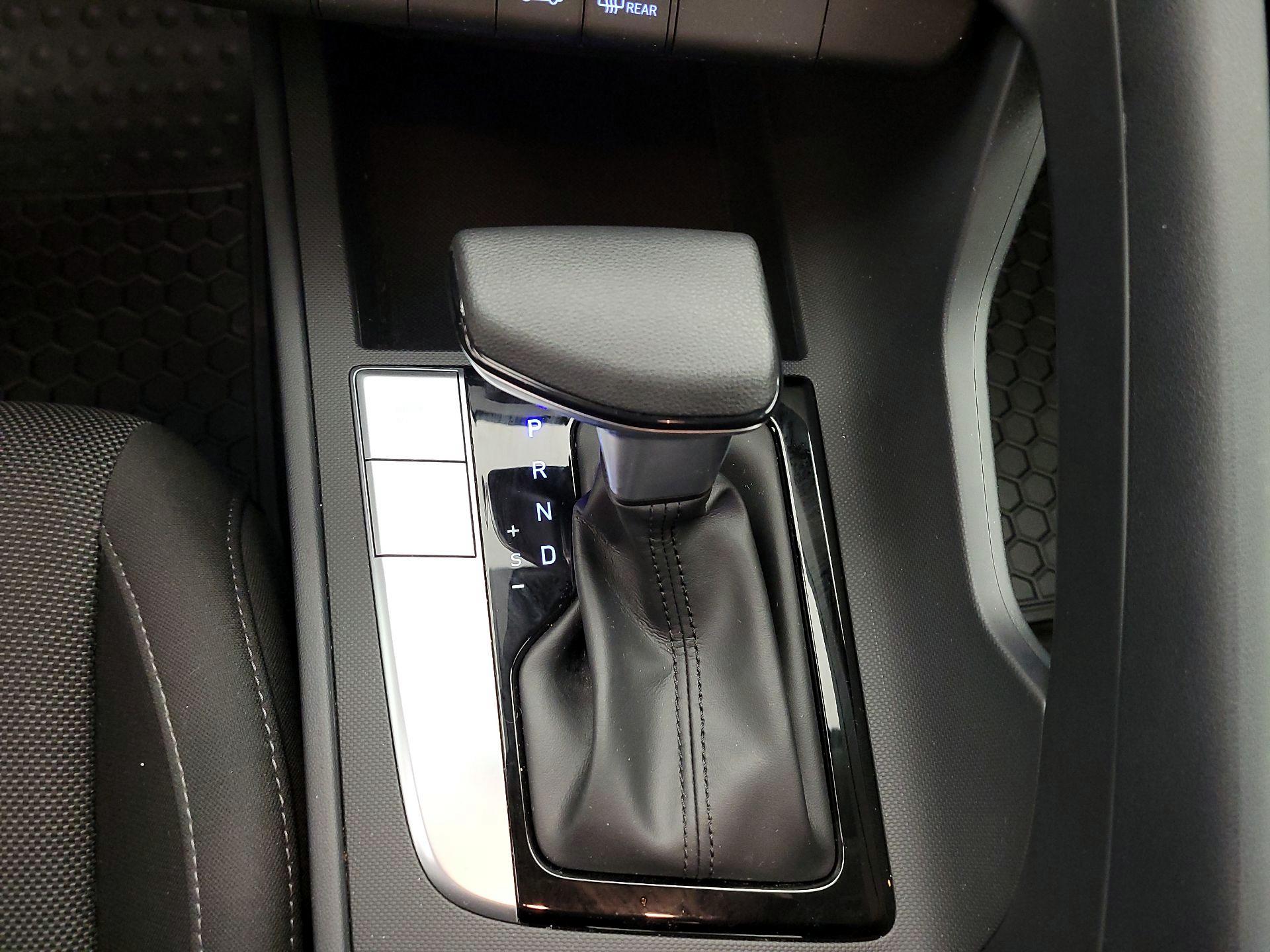 Thumbnail: 2021 Hyundai Elantra - 17