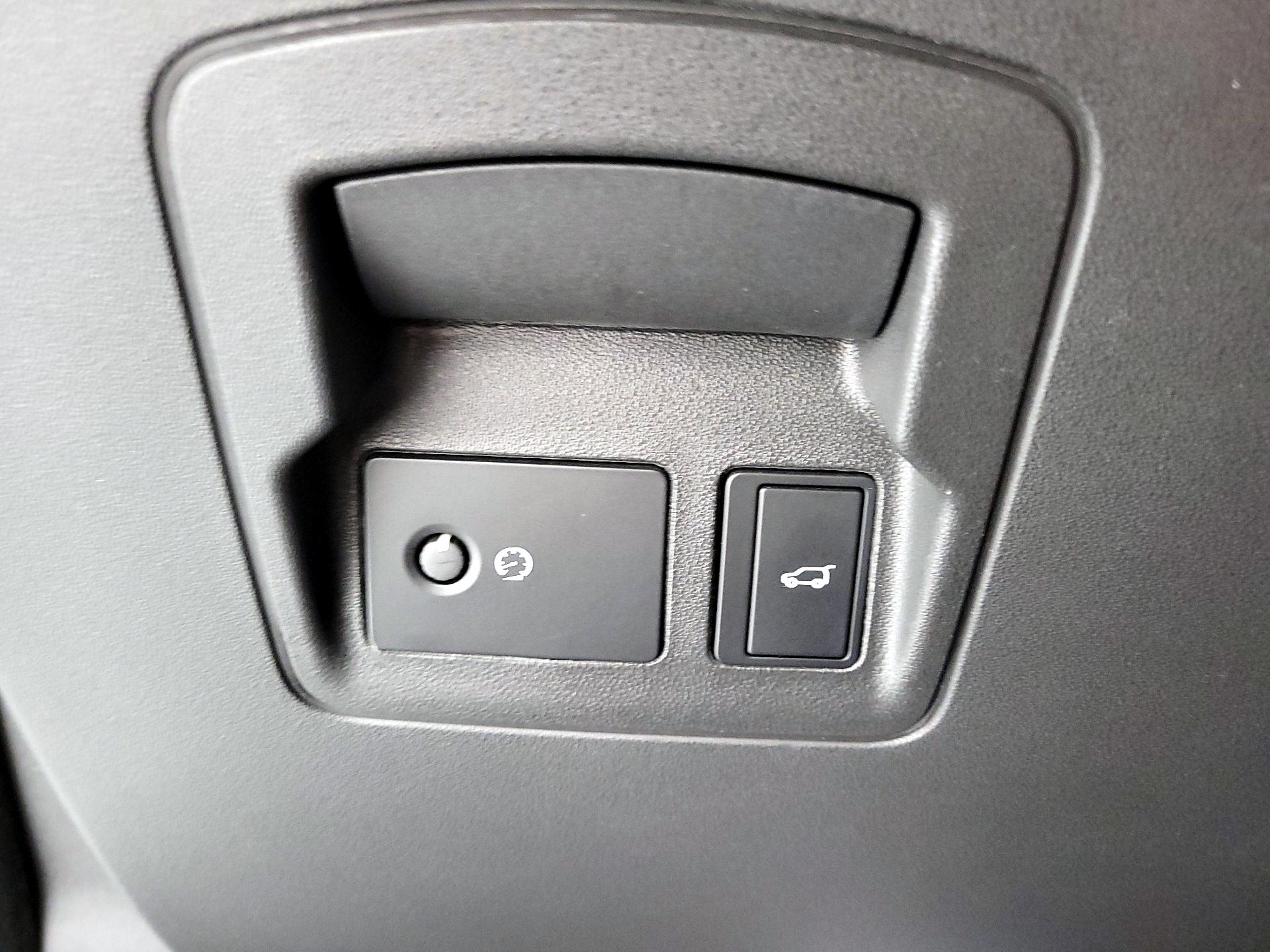 Thumbnail: 2023 Land Rover Range Rover Velar - 13