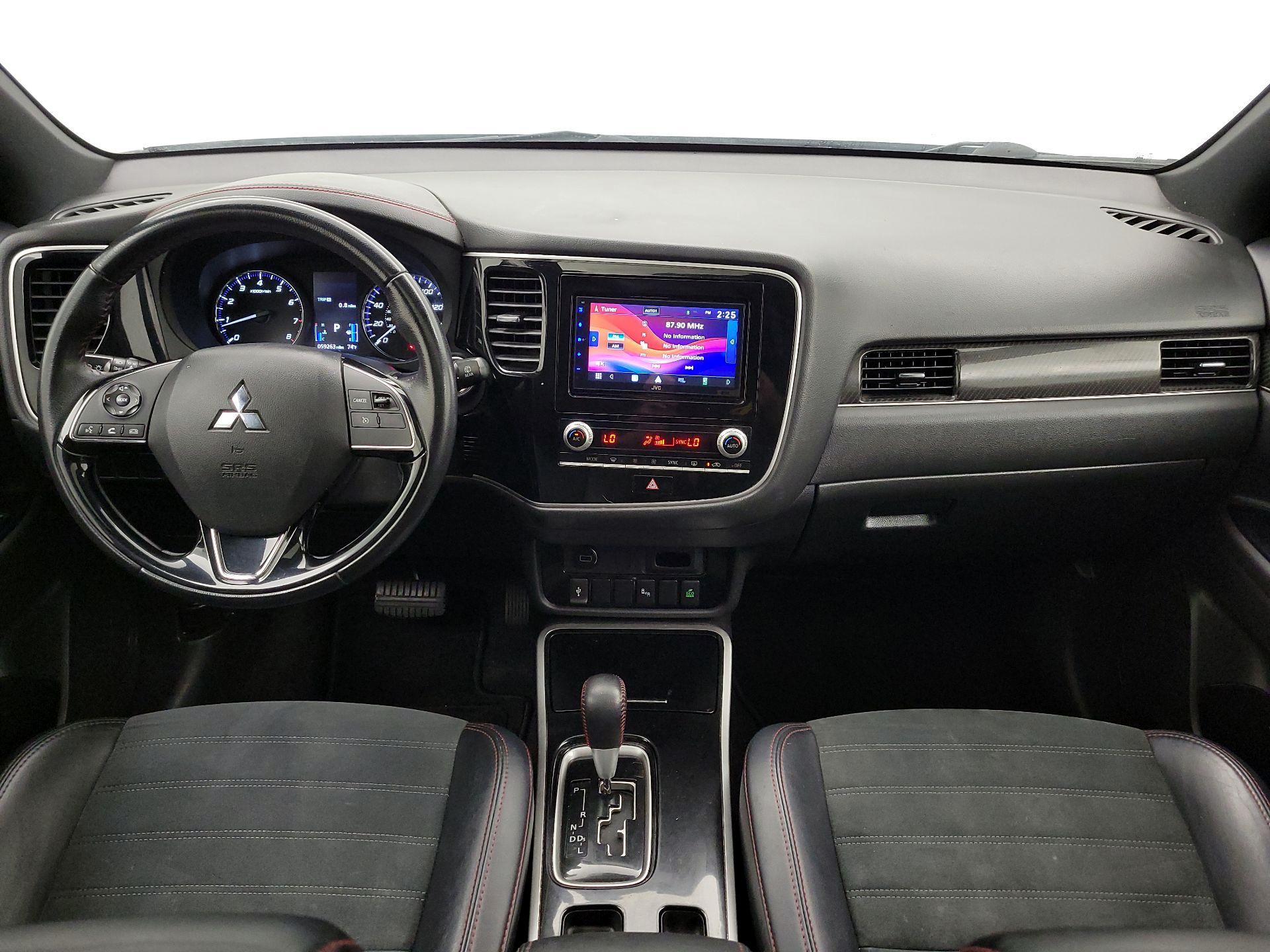 Thumbnail: 2020 Mitsubishi Outlander - 9