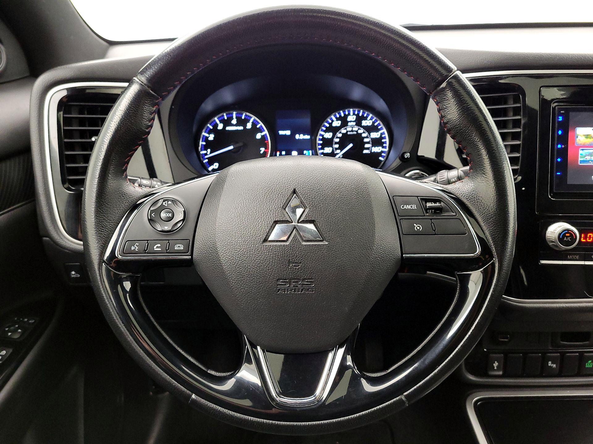 Thumbnail: 2020 Mitsubishi Outlander - 10