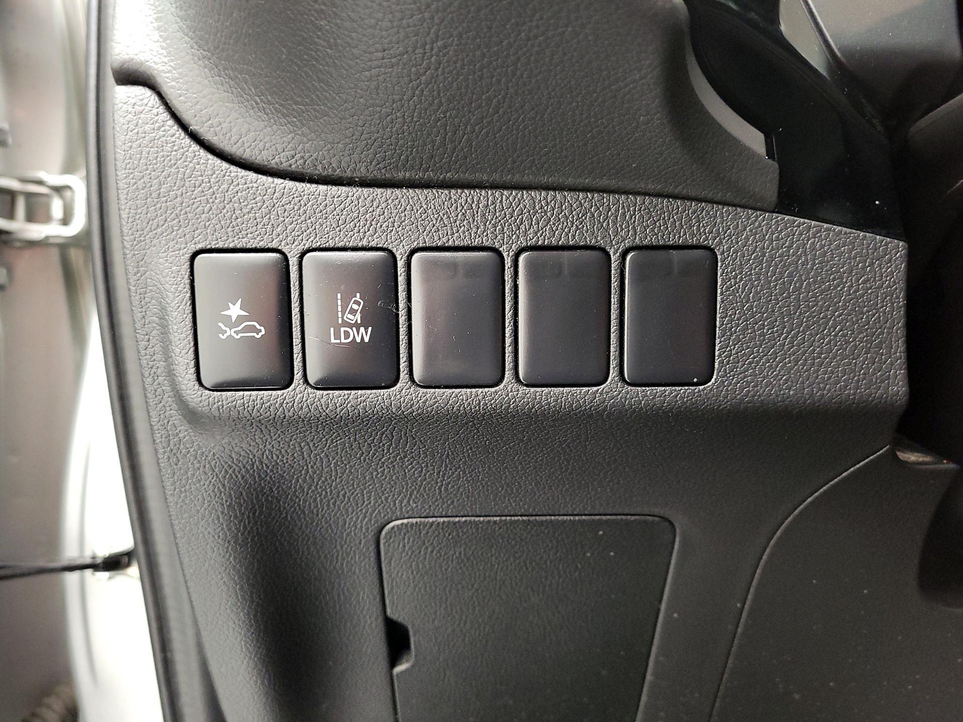 Thumbnail: 2020 Mitsubishi Outlander - 13