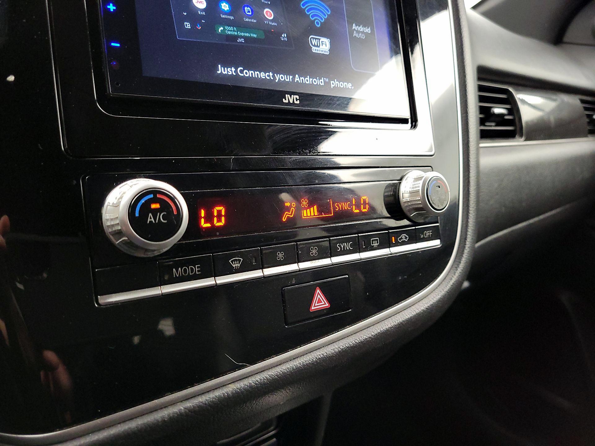 Thumbnail: 2020 Mitsubishi Outlander - 16